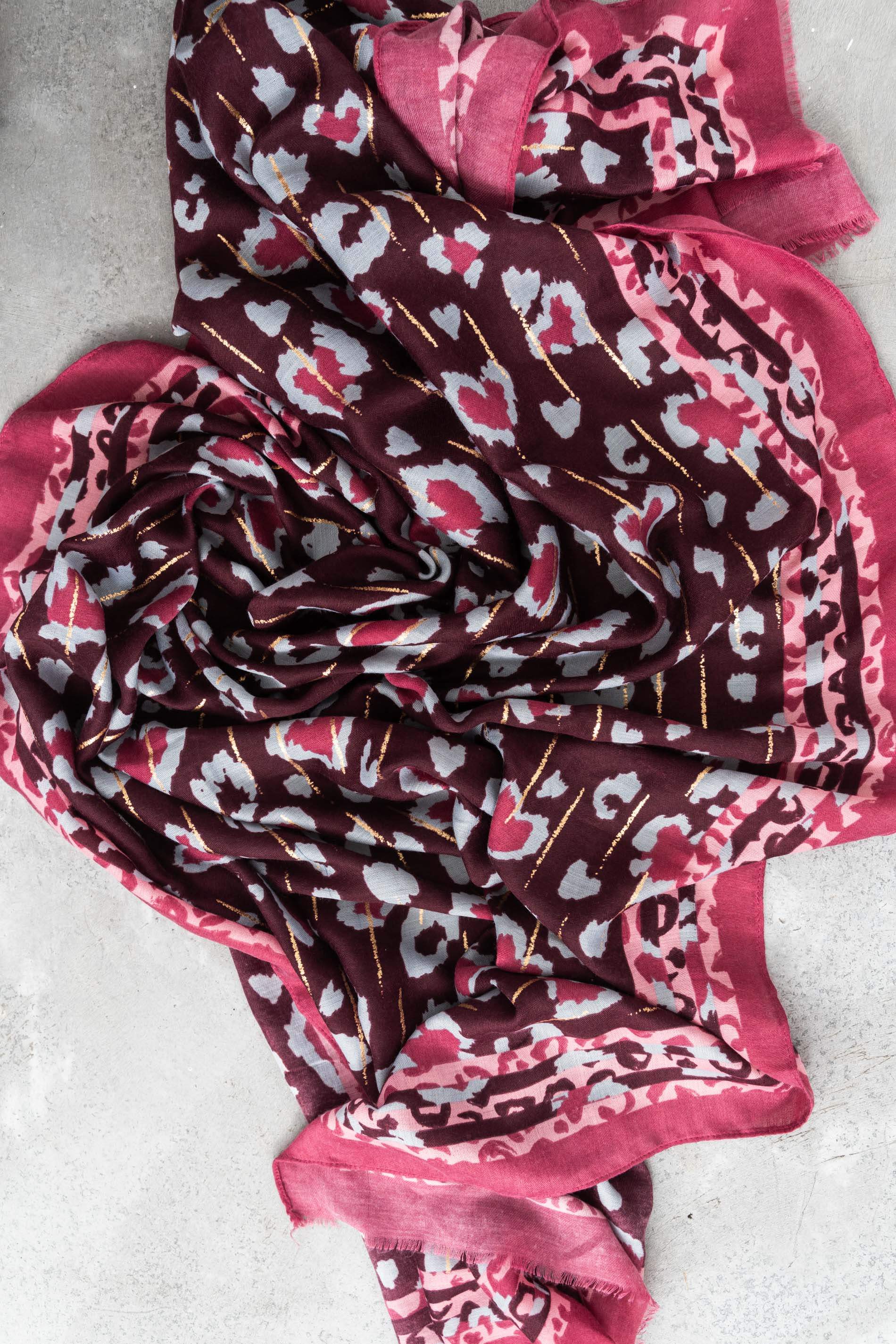 FOULARD ESTAMPADO ANIMAL ORO BURDEOS