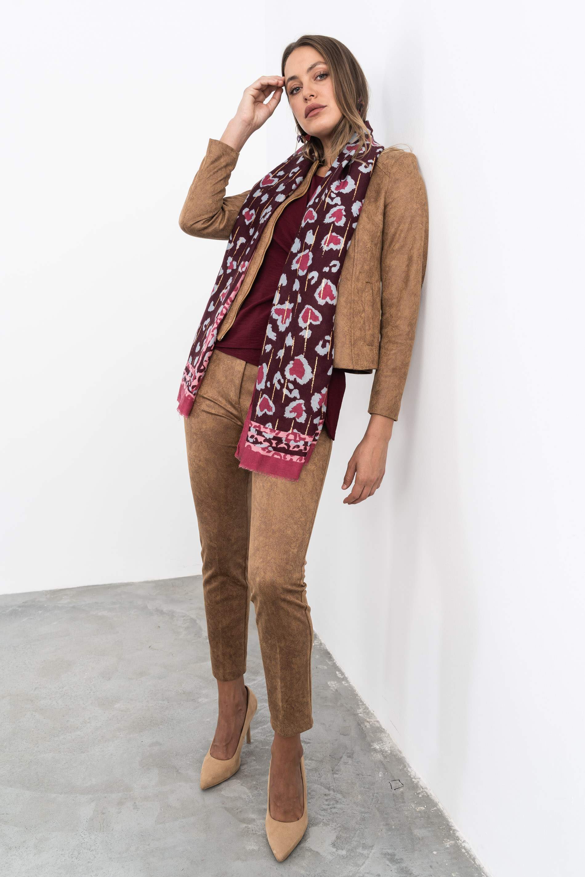 FOULARD ESTAMPADO ANIMAL ORO BURDEOS