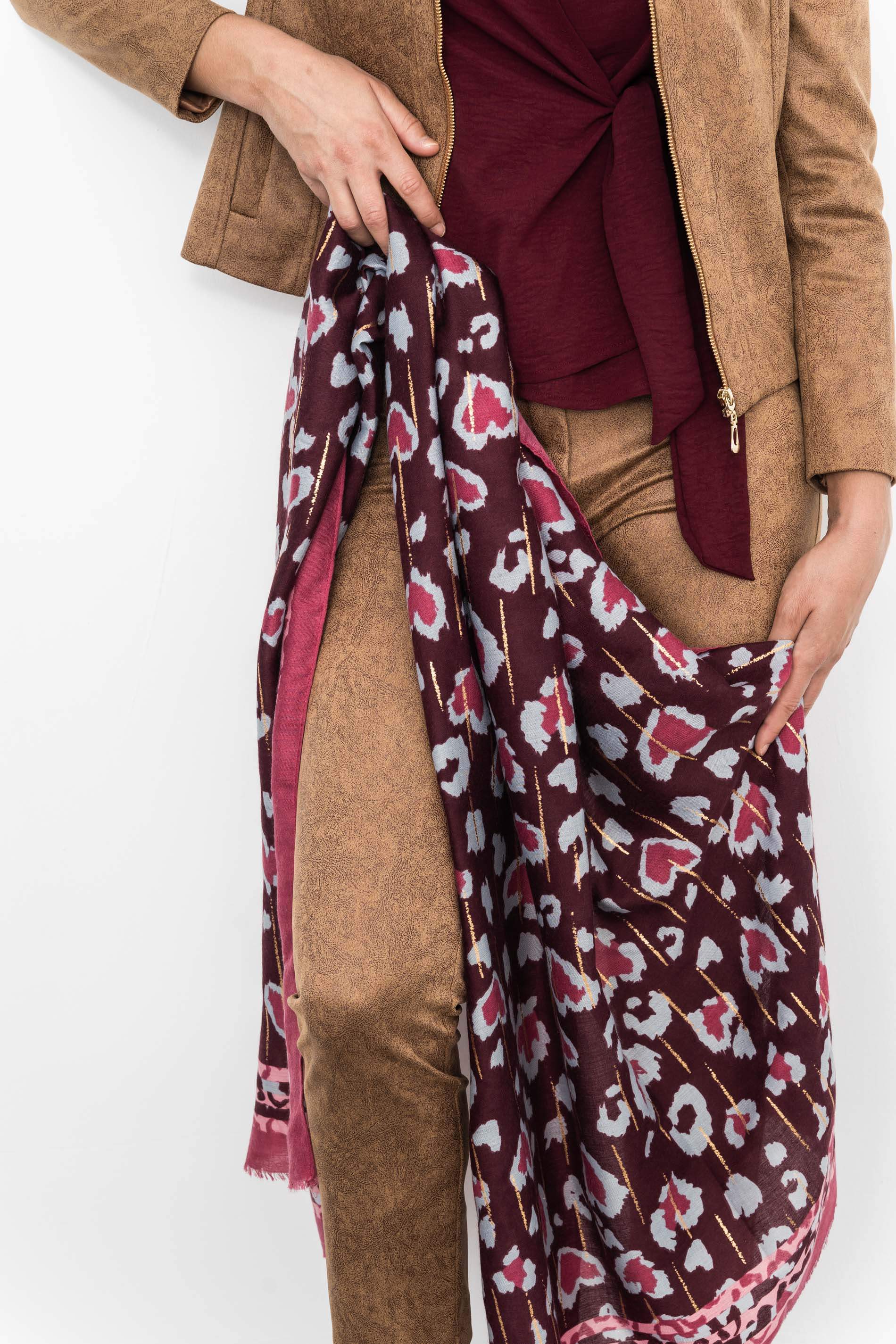 FOULARD ESTAMPADO ANIMAL ORO BURDEOS