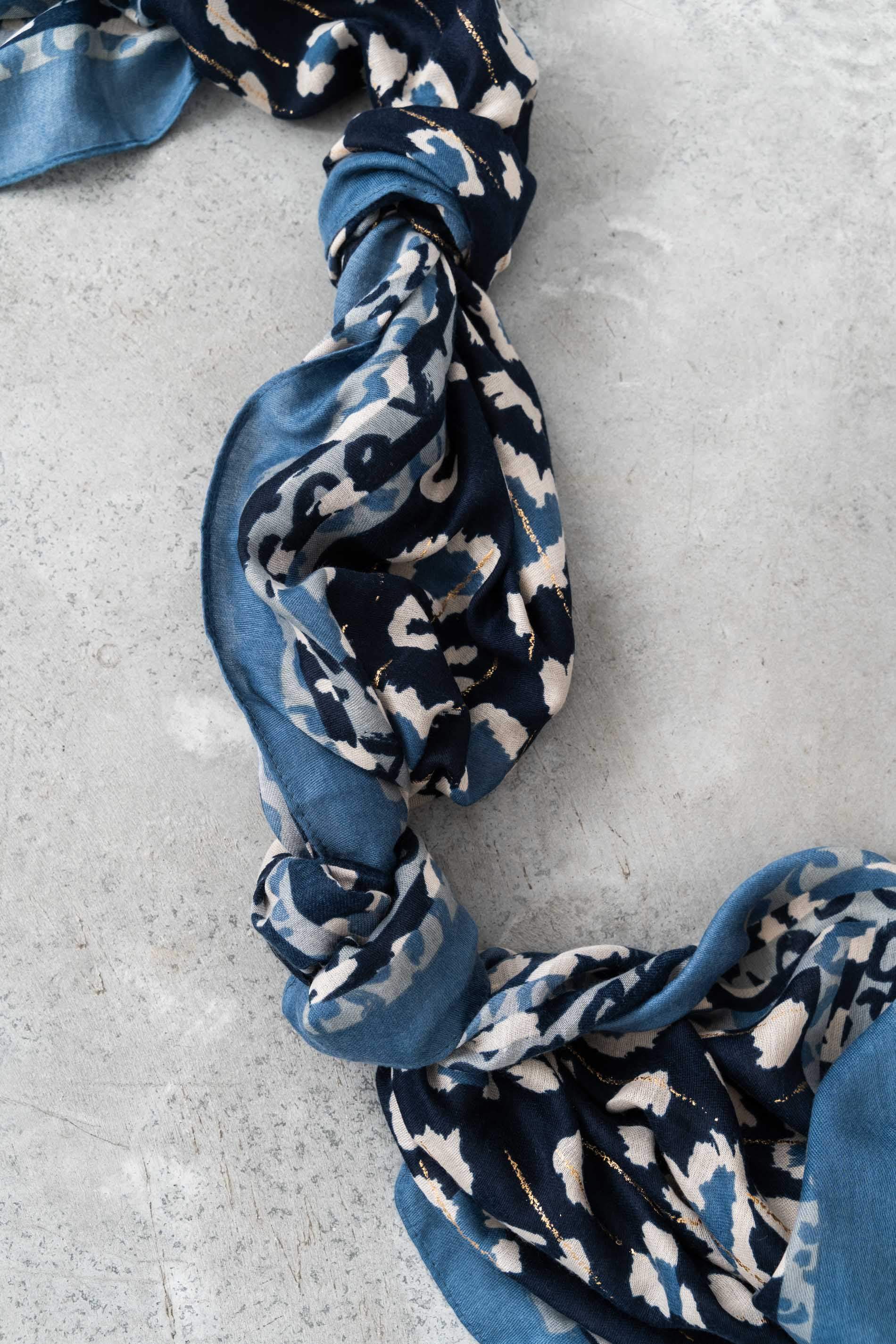 FOULARD ESTAMPADO ANIMAL ORO MARINO