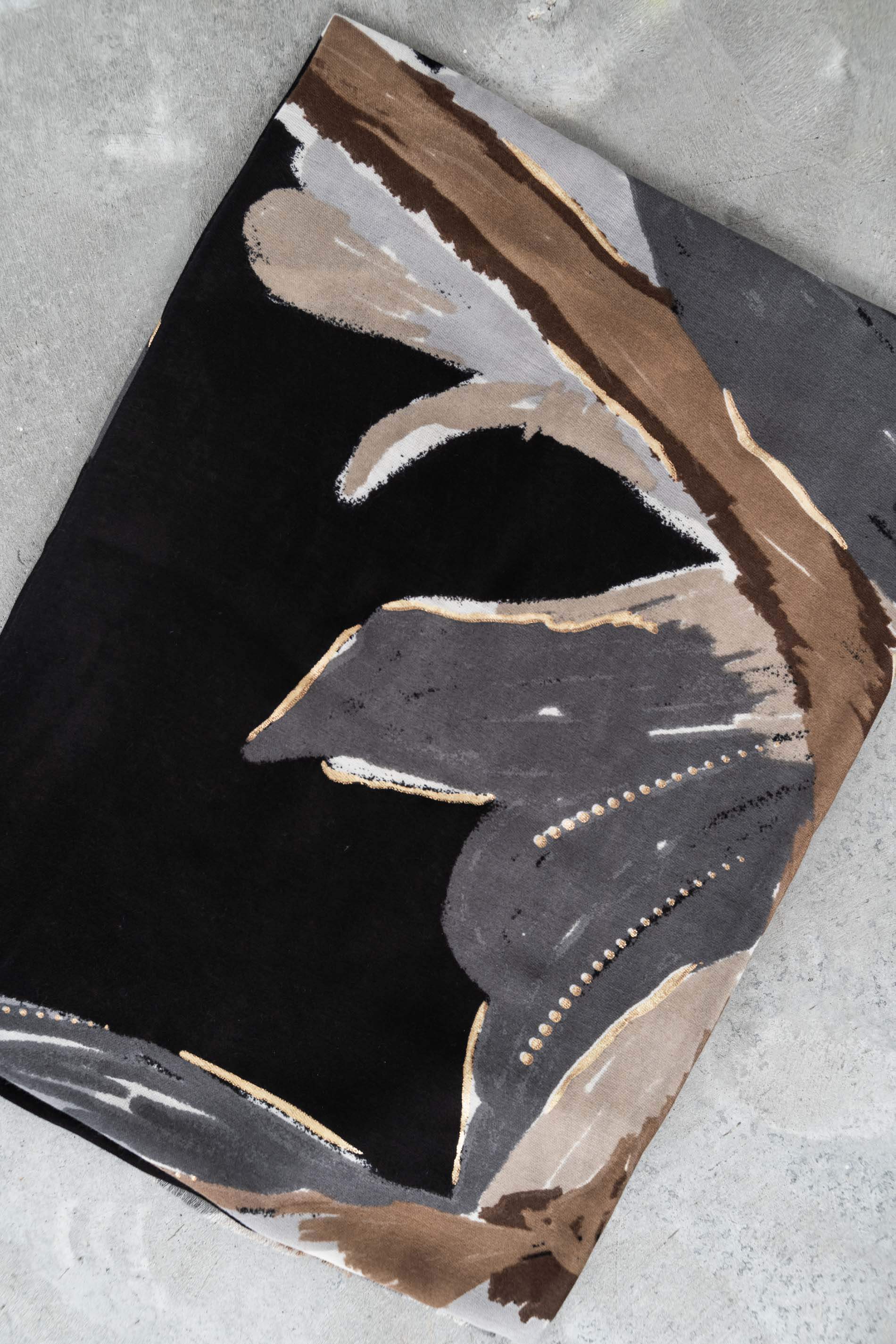 FOULARD FLOR DETALLE ORO NEGRO