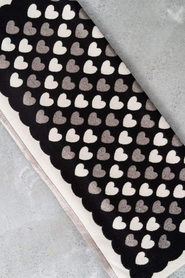 ESTOLA CORAZONES NEGRO