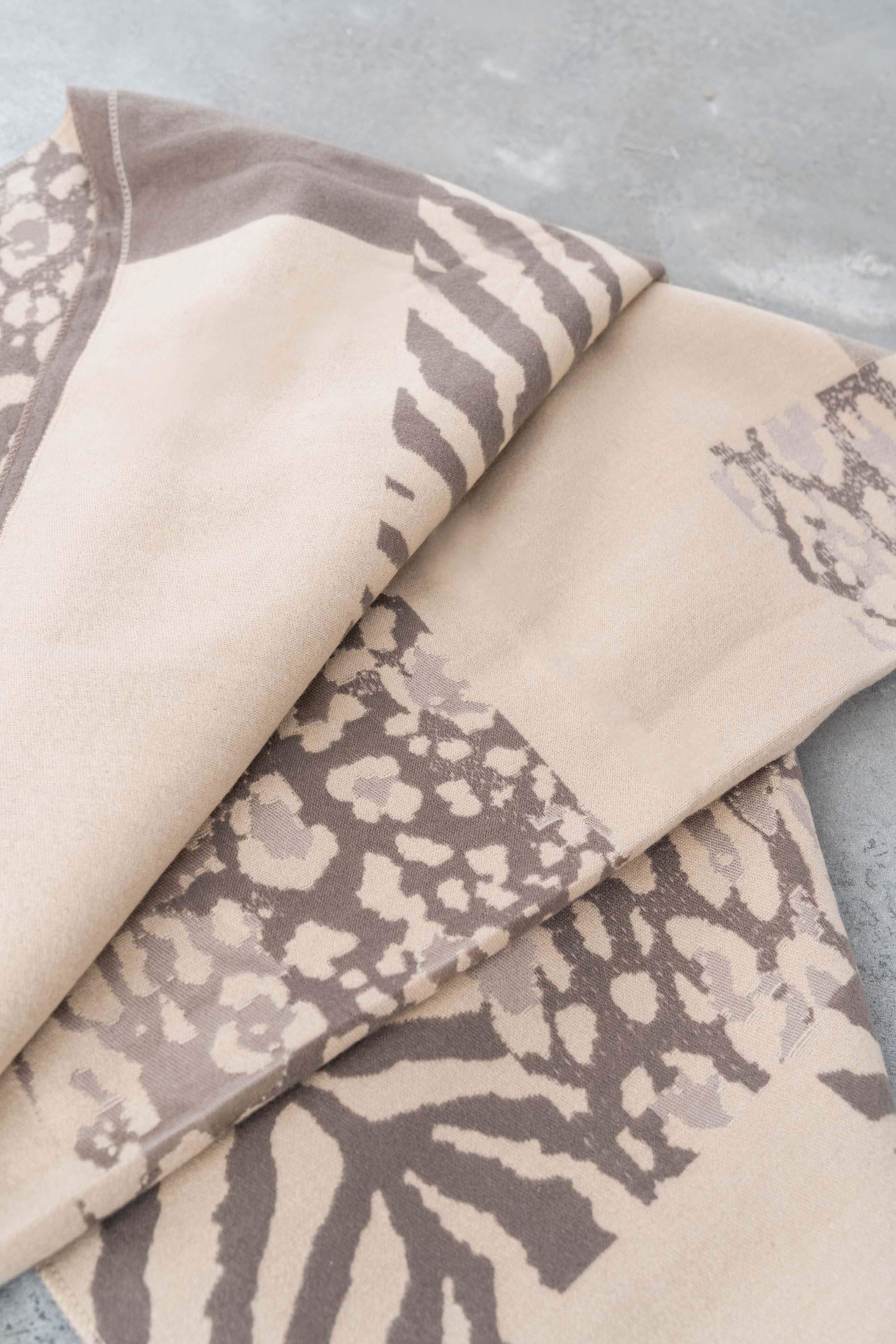ESTOLA PATCHWORD ANIMAL TAUPE