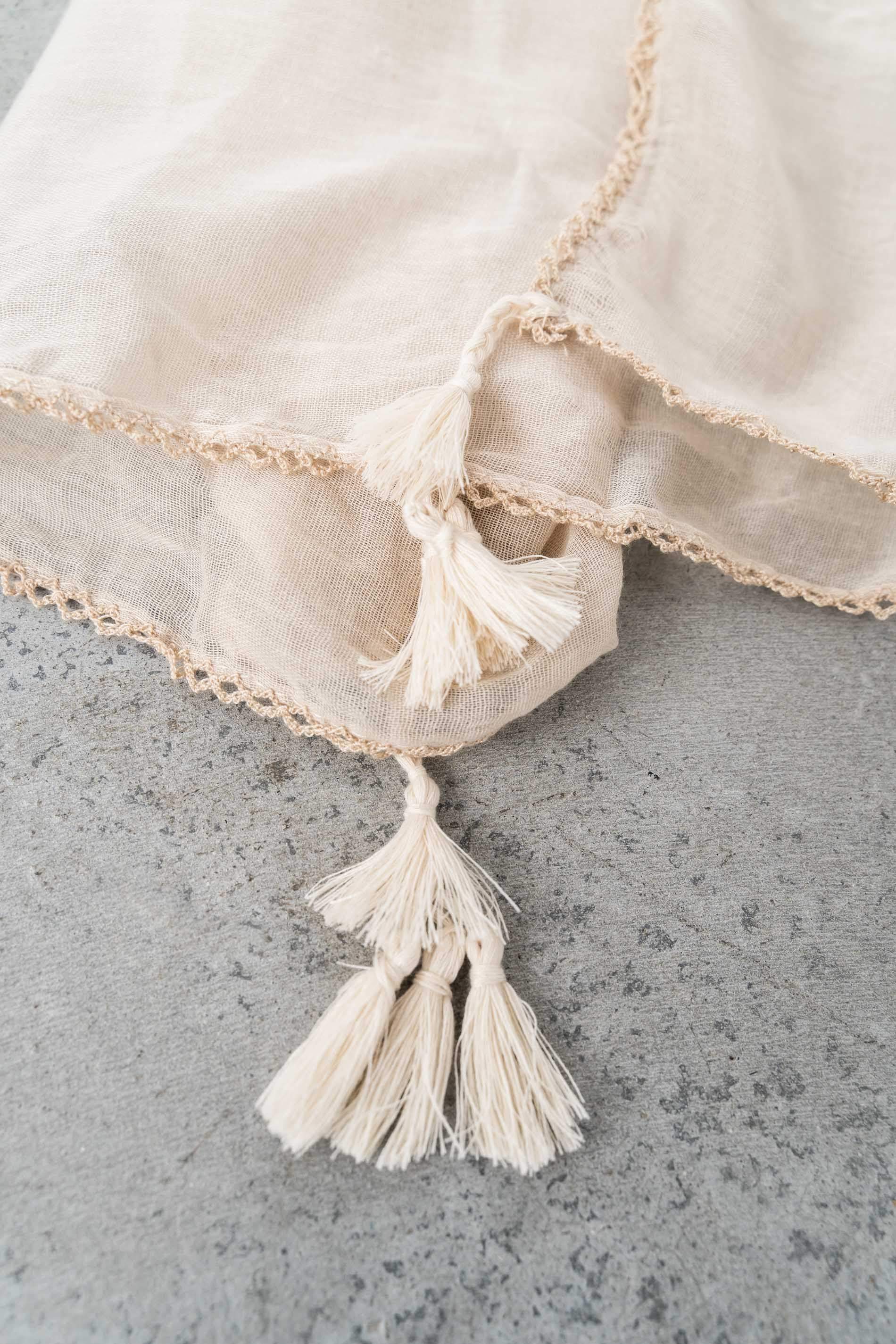 FOULARD LISO POMPONES BEIGE