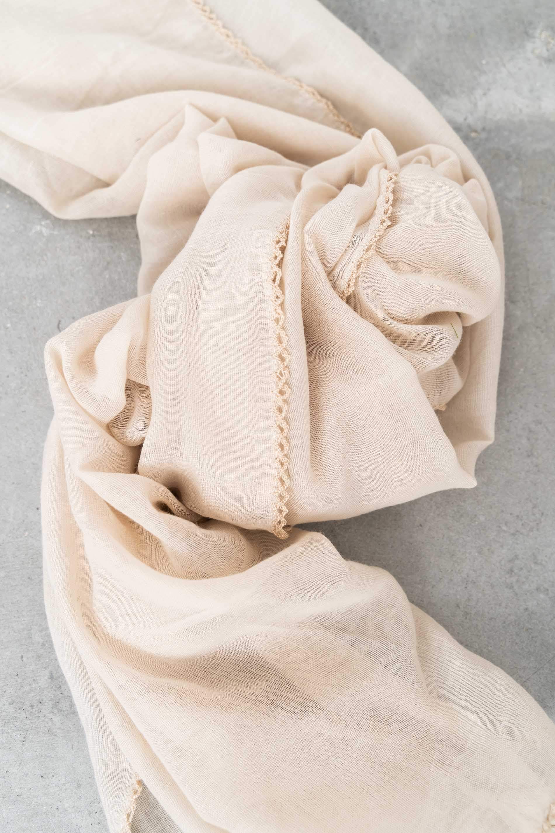 FOULARD LISO POMPONES BEIGE