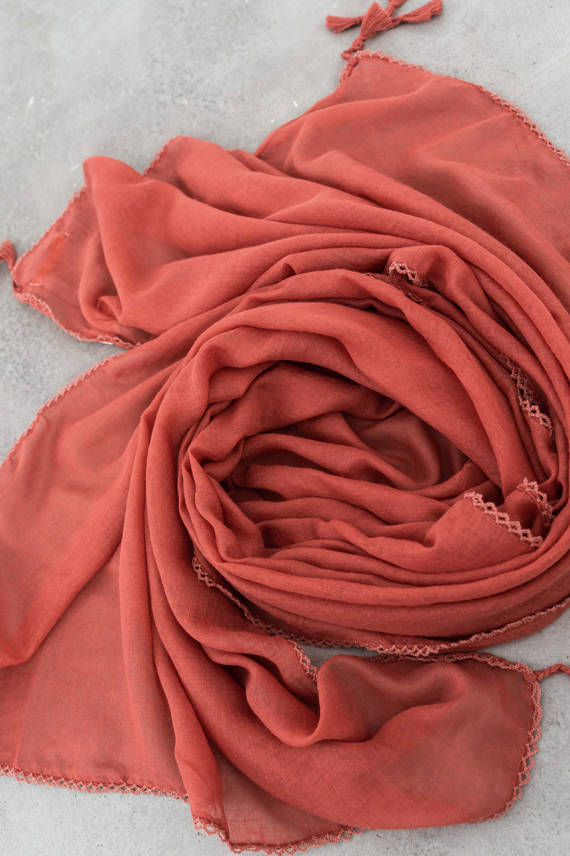 FOULARD LISO POMPONES CALDERA