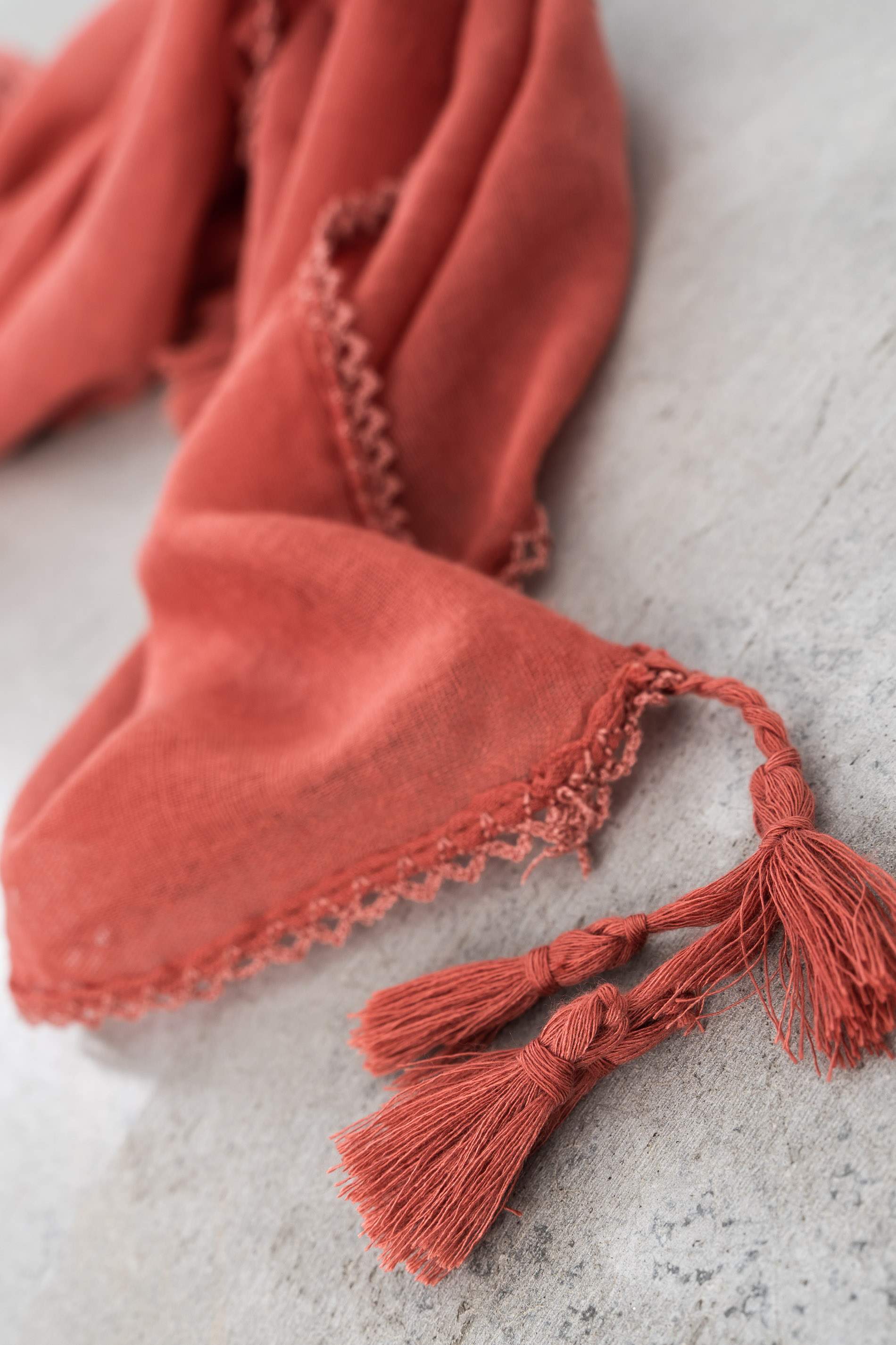 FOULARD LISO POMPONES CALDERA