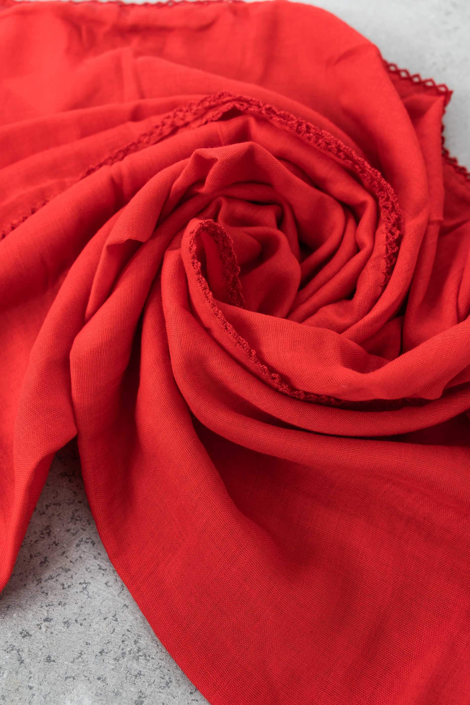 FOULARD LISO POMPONES ROJO