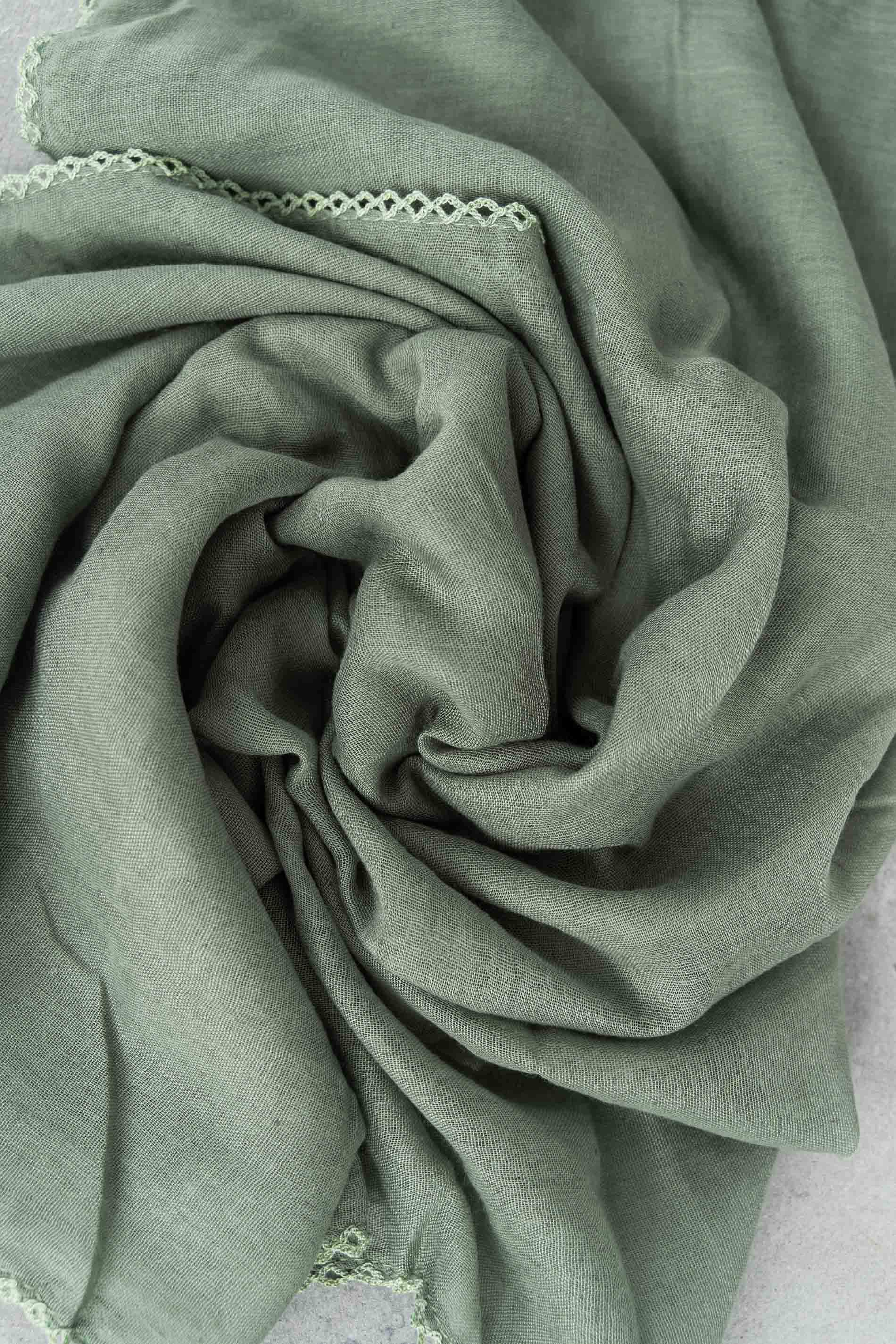 FOULARD LISO POMPONES OLIVA