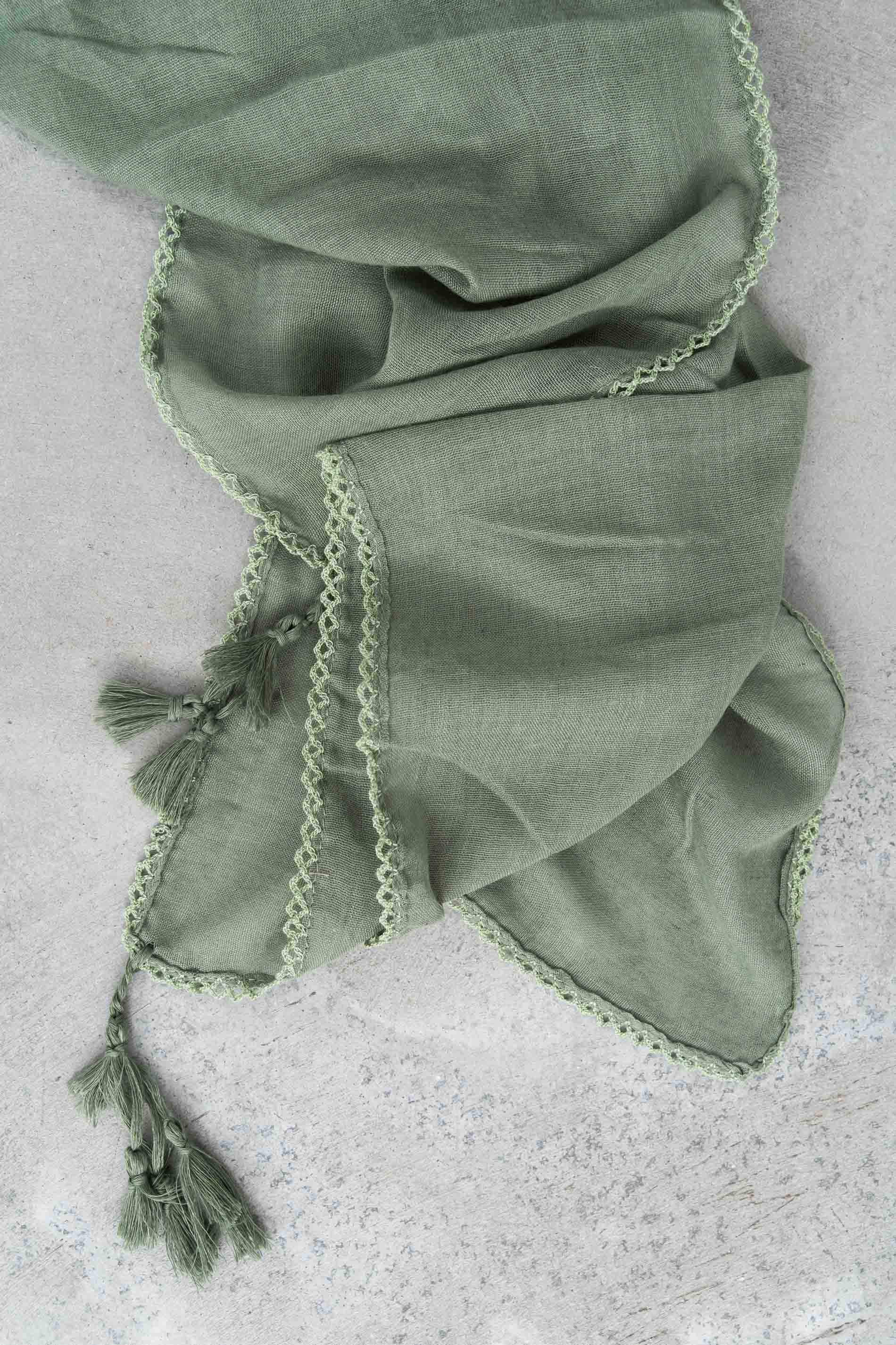 FOULARD LISO POMPONES OLIVA