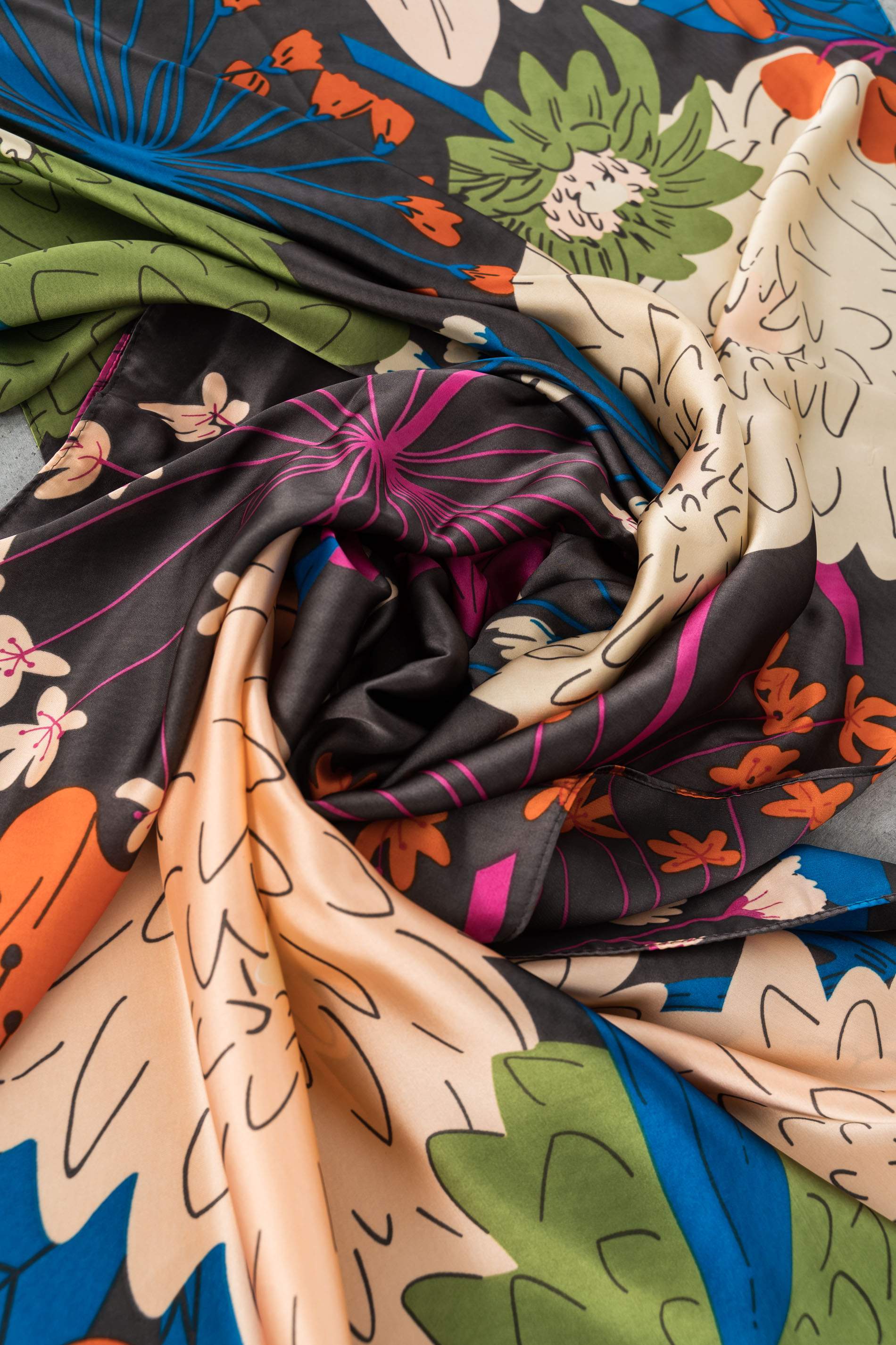 FOULARD EFECTO SEDA FLOR GRIS
