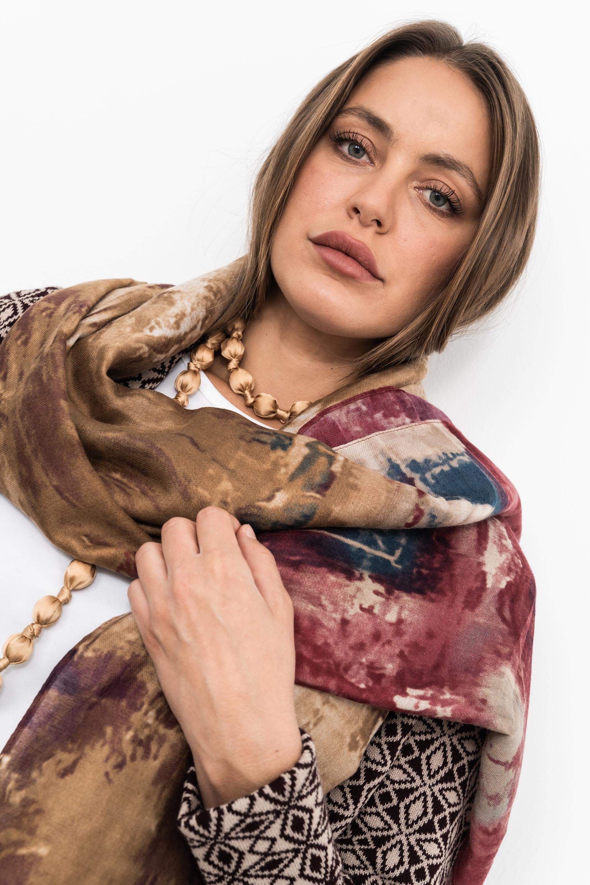 FOULARD ESTAMPADO ABSTRACTO BURDEOS