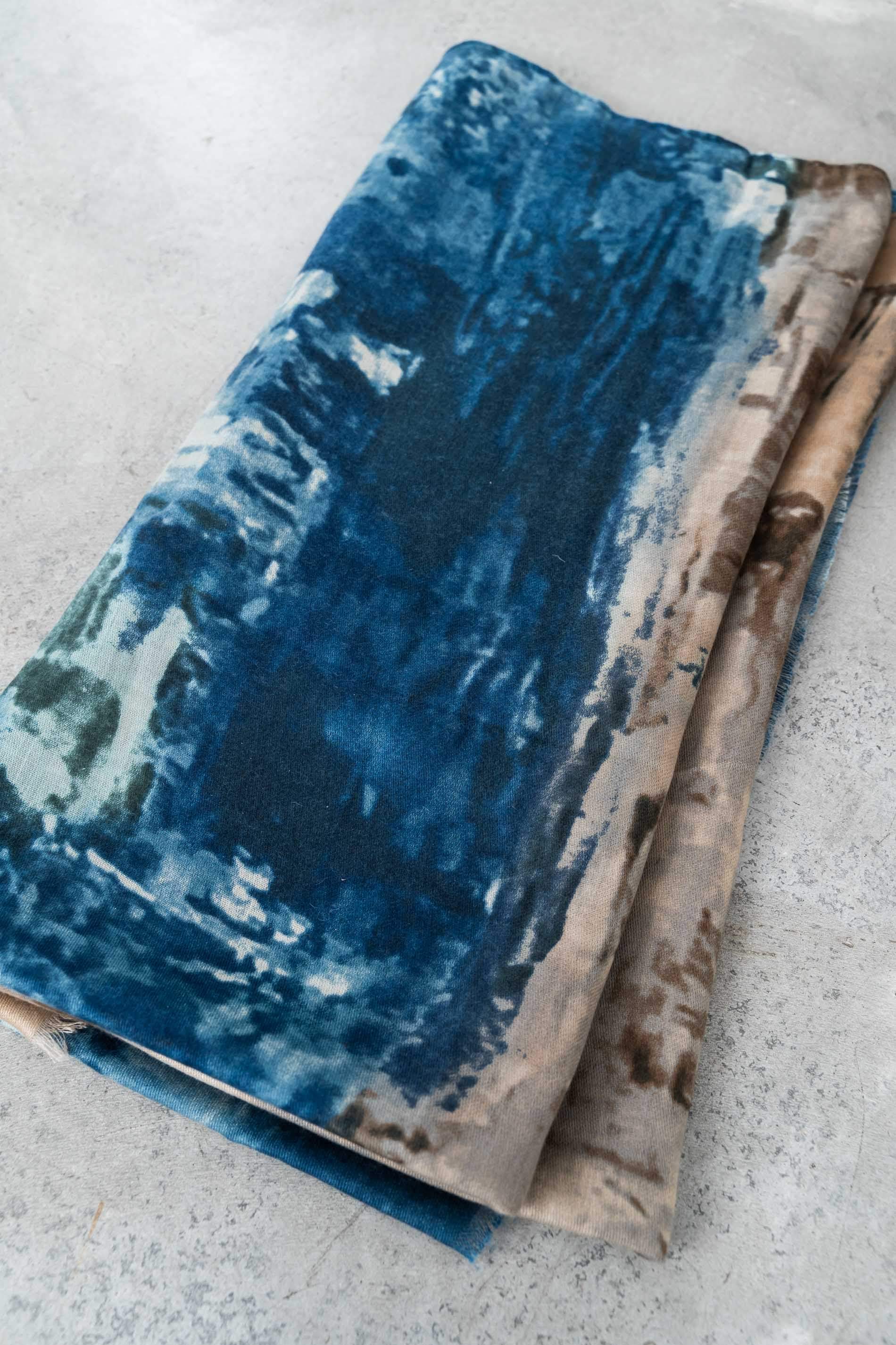 FOULARD ESTAMPADO ABSTRACTO AZUL