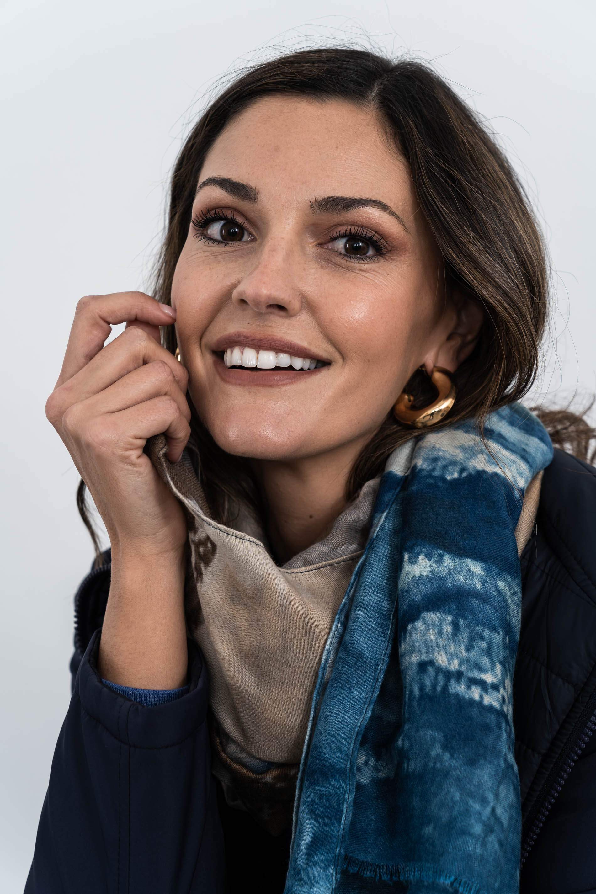 FOULARD ESTAMPADO ABSTRACTO AZUL