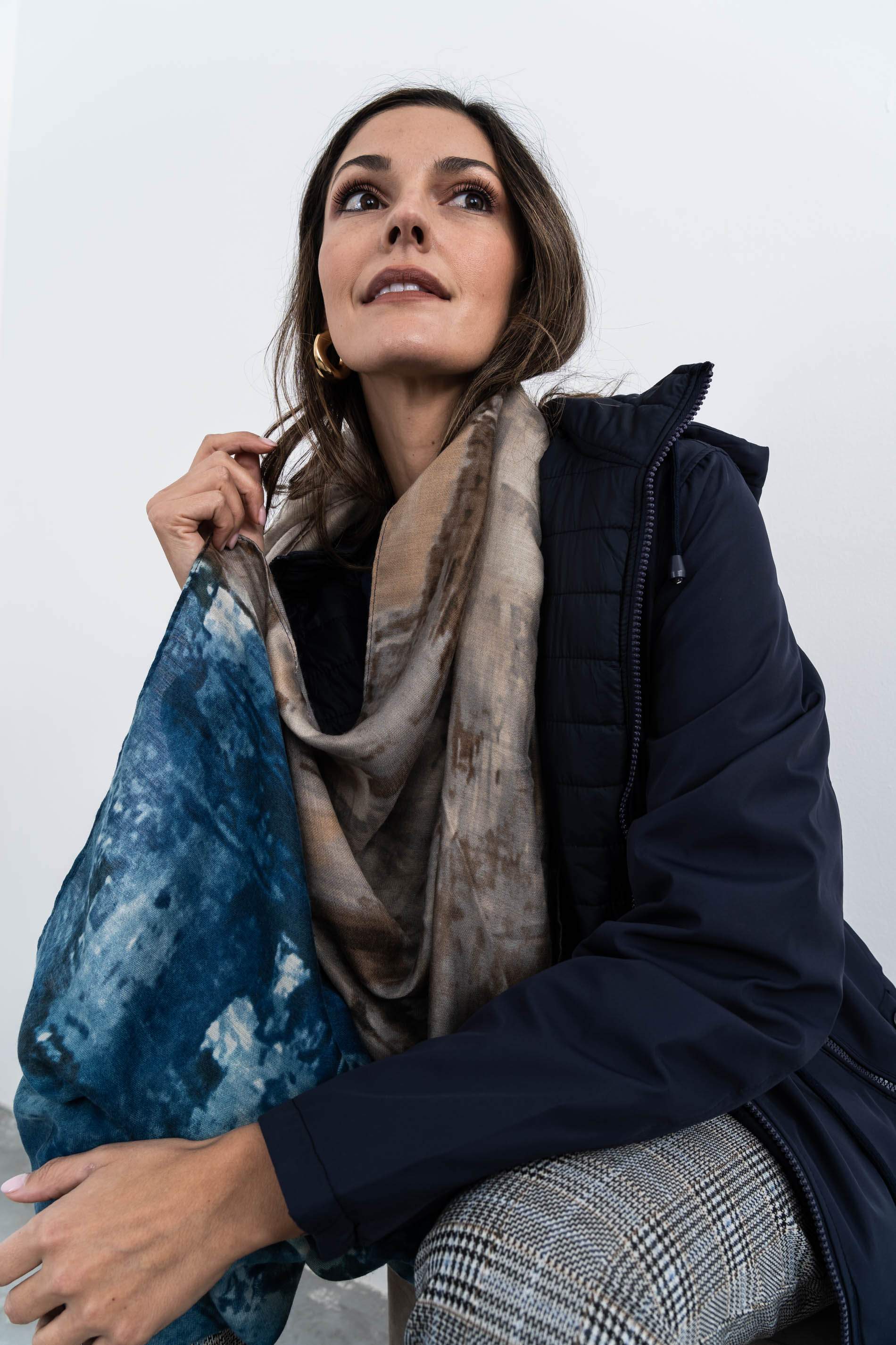 FOULARD ESTAMPADO ABSTRACTO AZUL