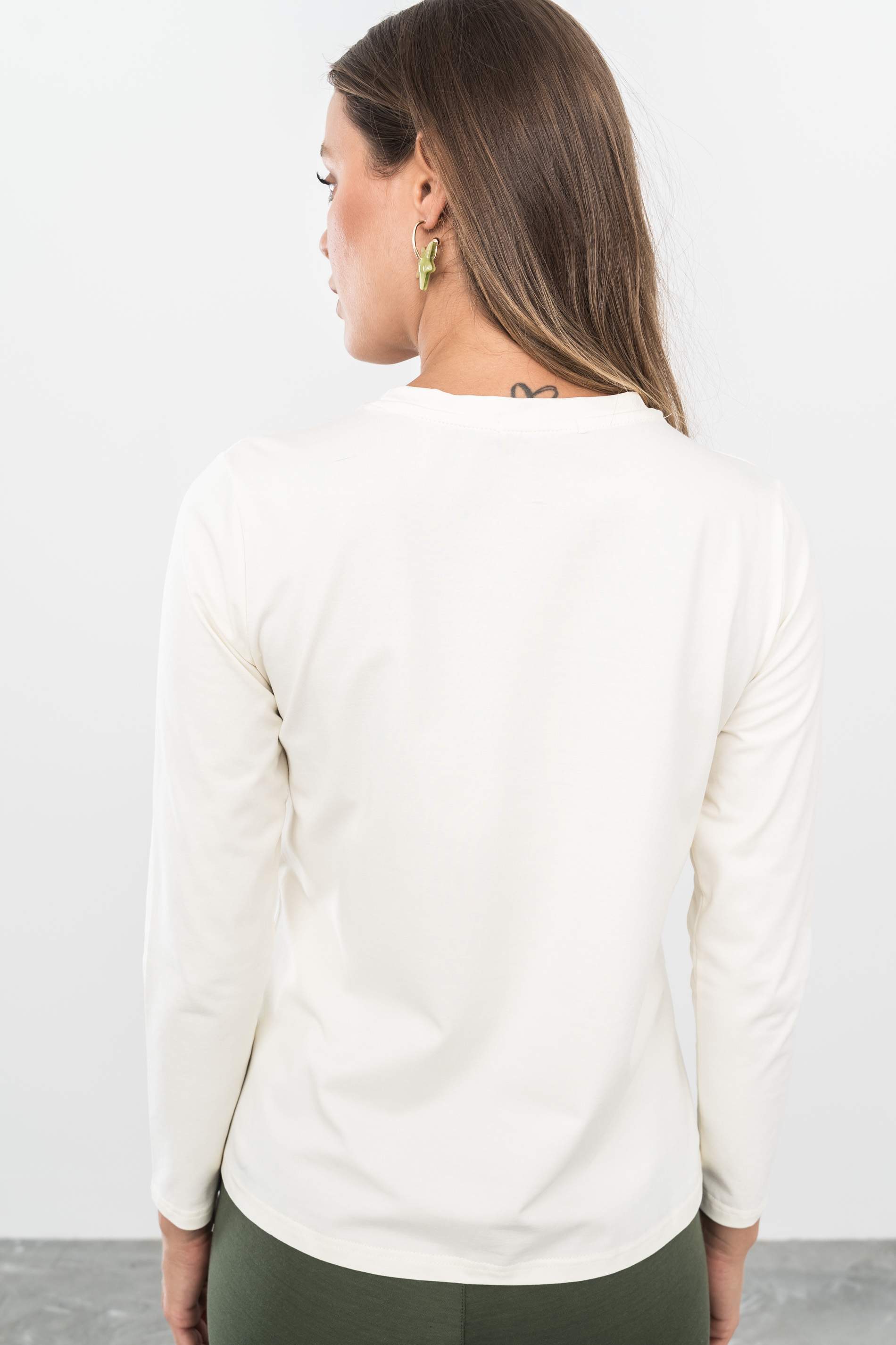 CAMISETA BORDADO ROSAS