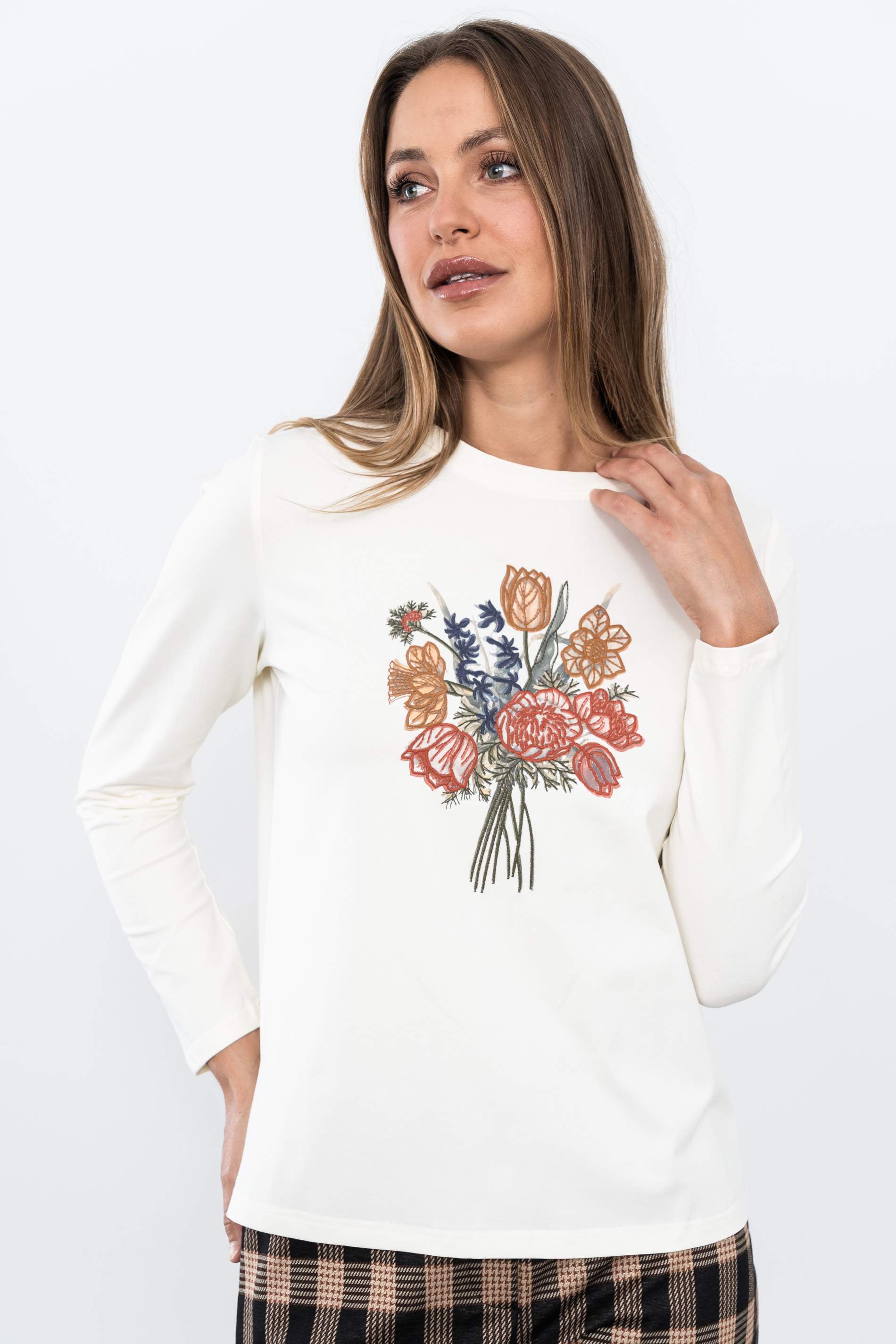 CAMISETA BORDADO RAMILLETE