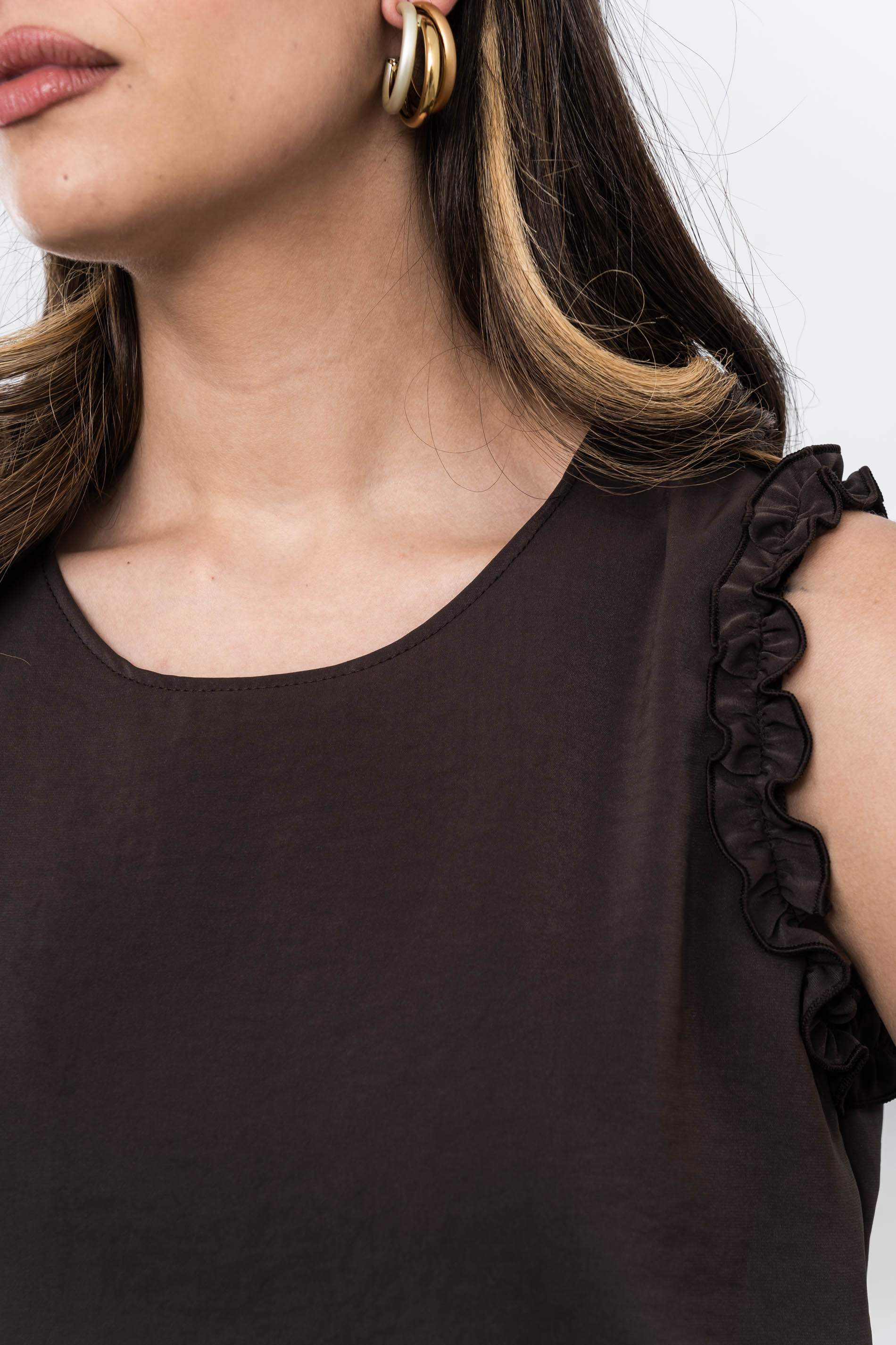 BLUSA VOLANTITOS CHOCOLATE