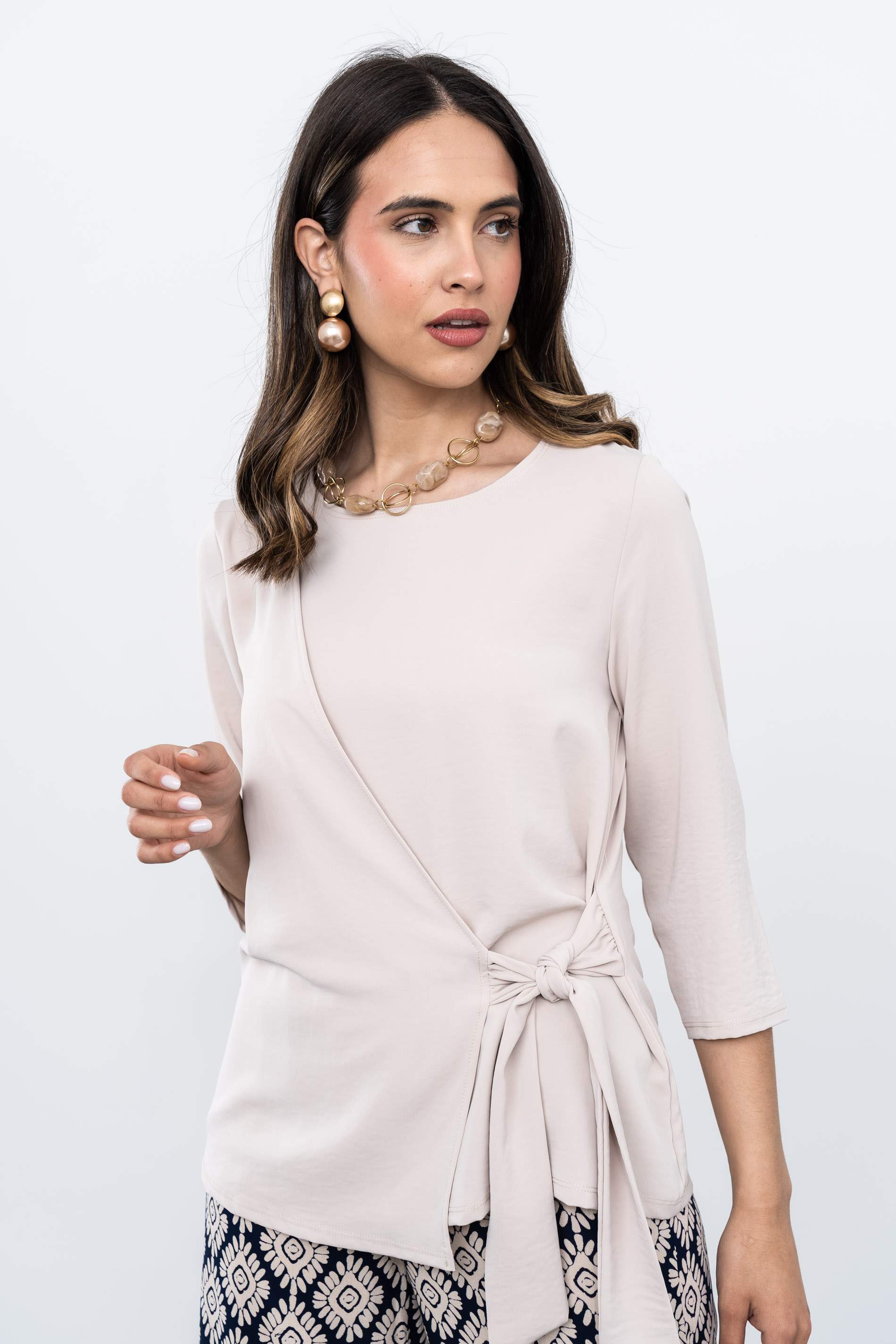 BLUSA EFECTO CRUZADO MANGA FRANCESA BEIGE