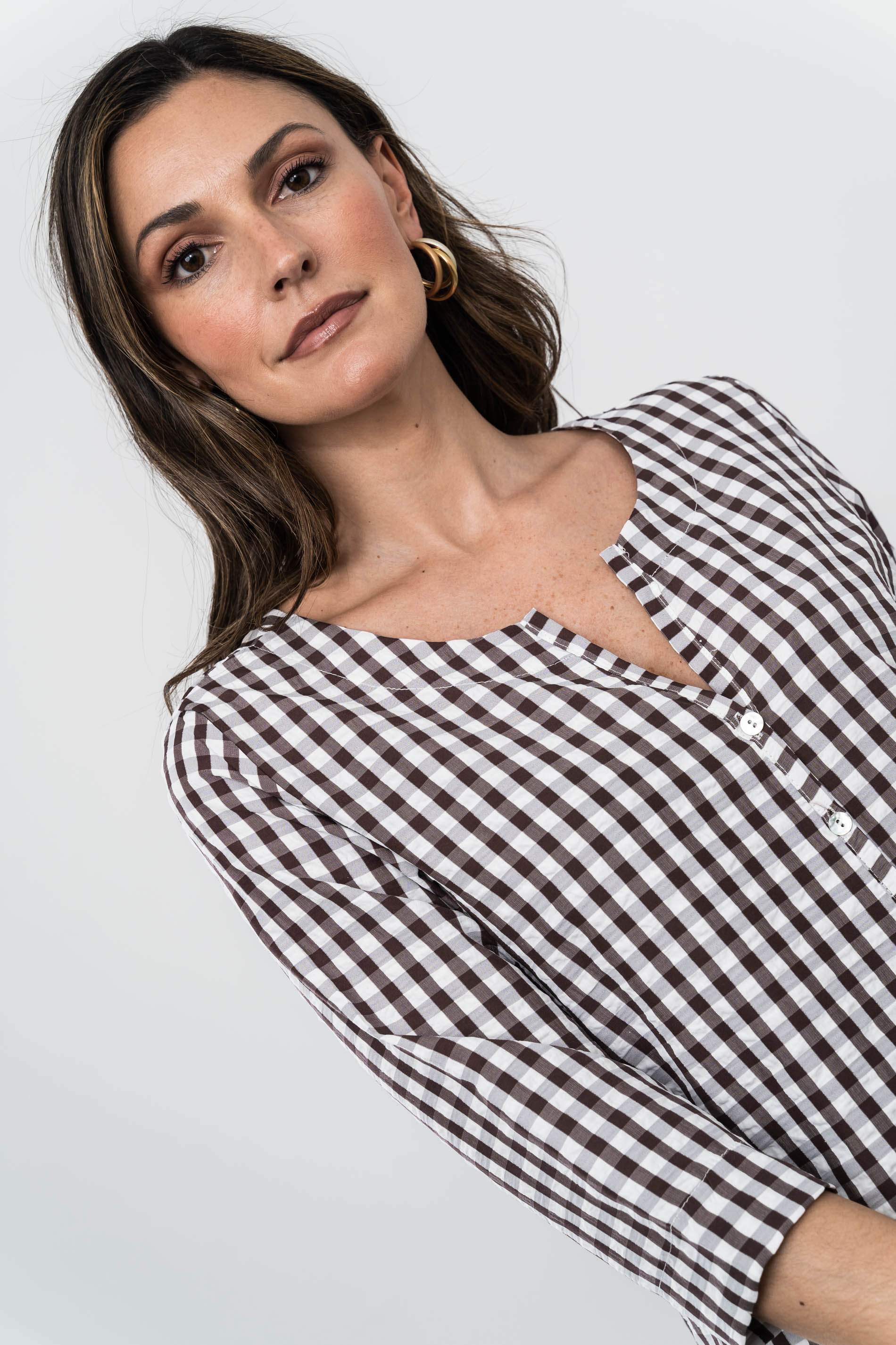 BLUSA CUELLO UVE CUADROS CHOCOLATE