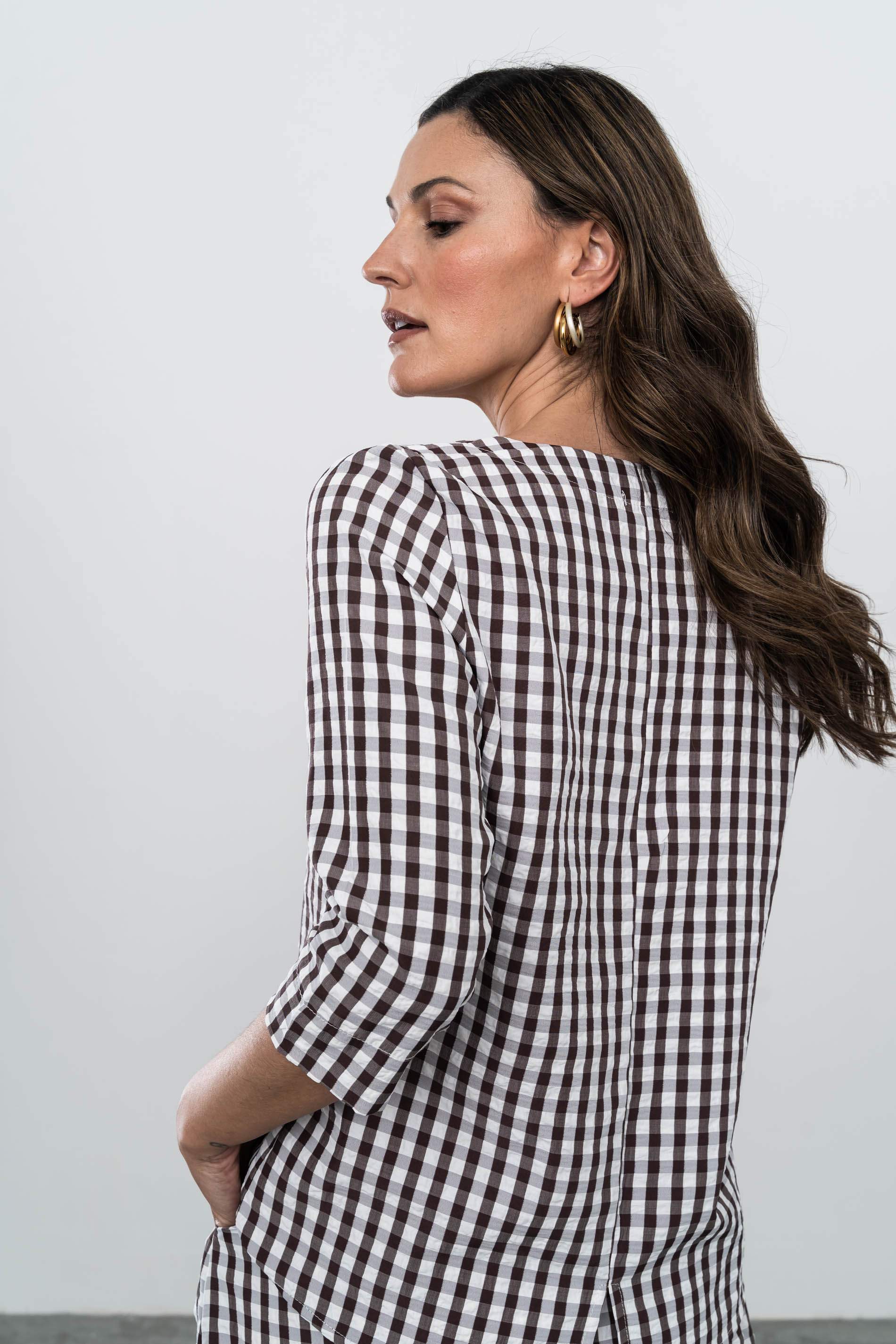 BLUSA CUELLO UVE CUADROS CHOCOLATE