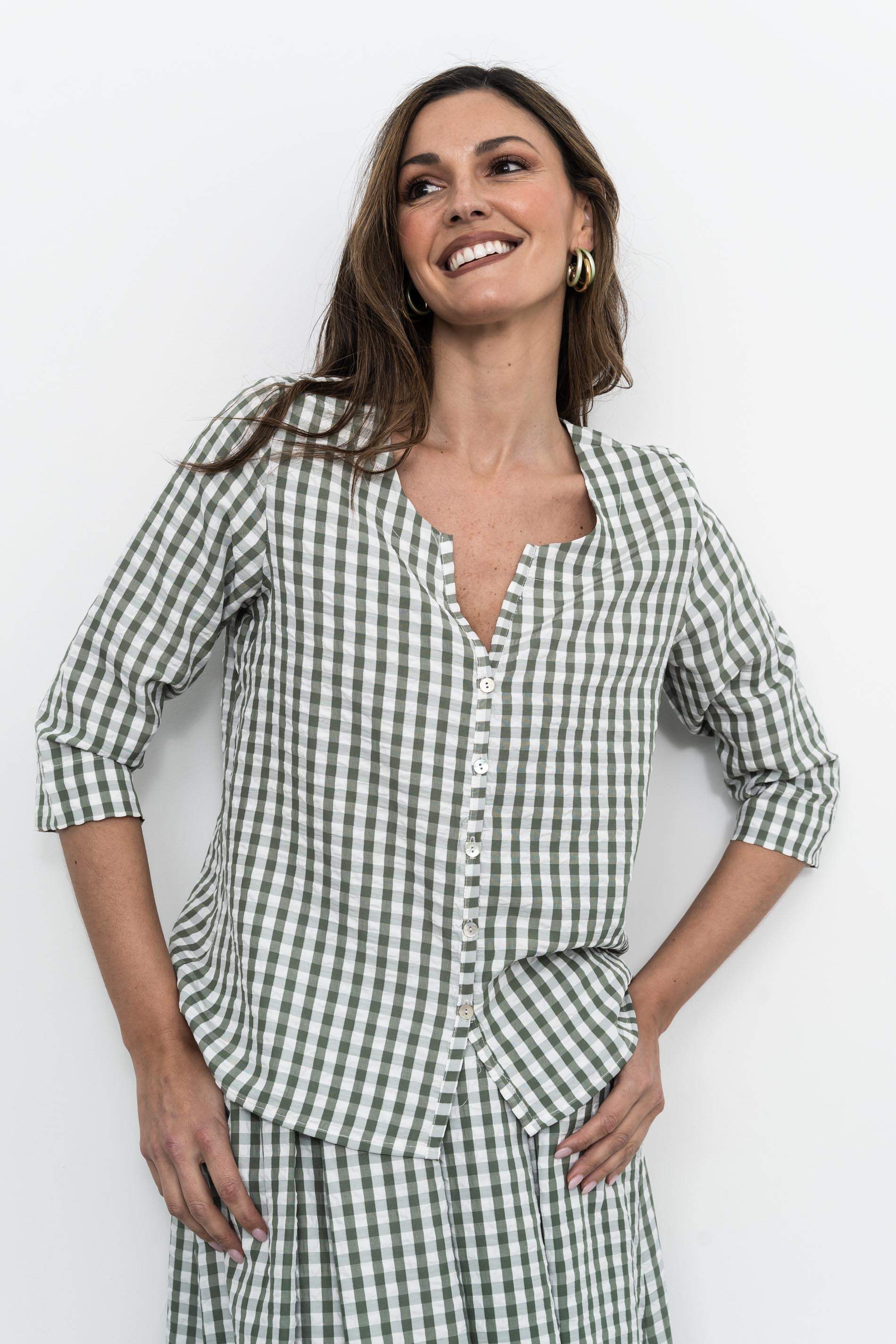 BLUSA CUELLO UVE CUADROS KAKI