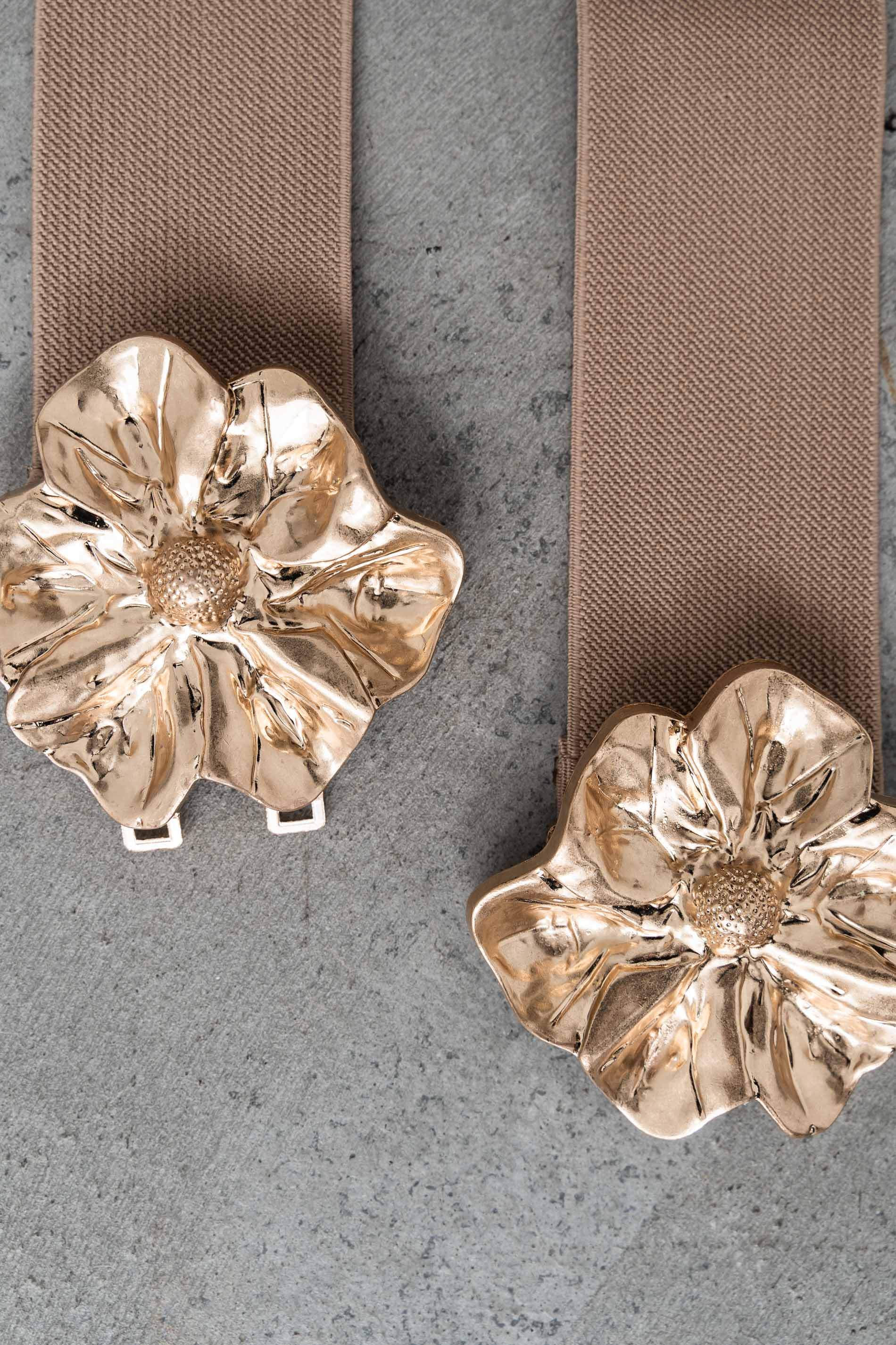 CINTURÓN ELÁSTICO FLOR METAL CAMEL