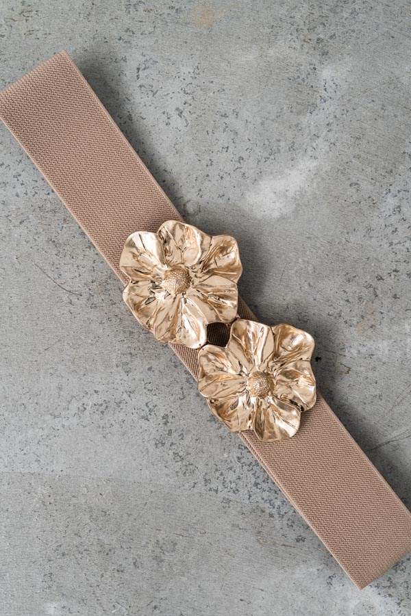 CINTURÓN ELÁSTICO FLOR METAL CAMEL