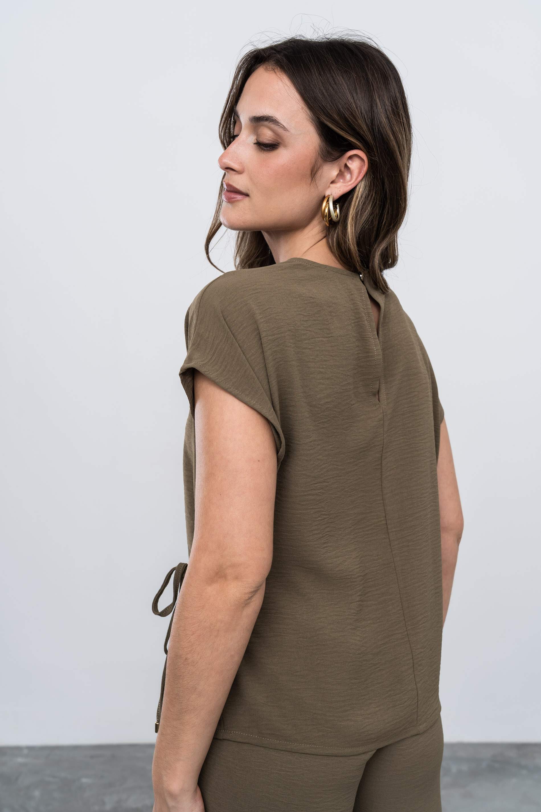 BLUSA CORDÓN LATERAL KAKI