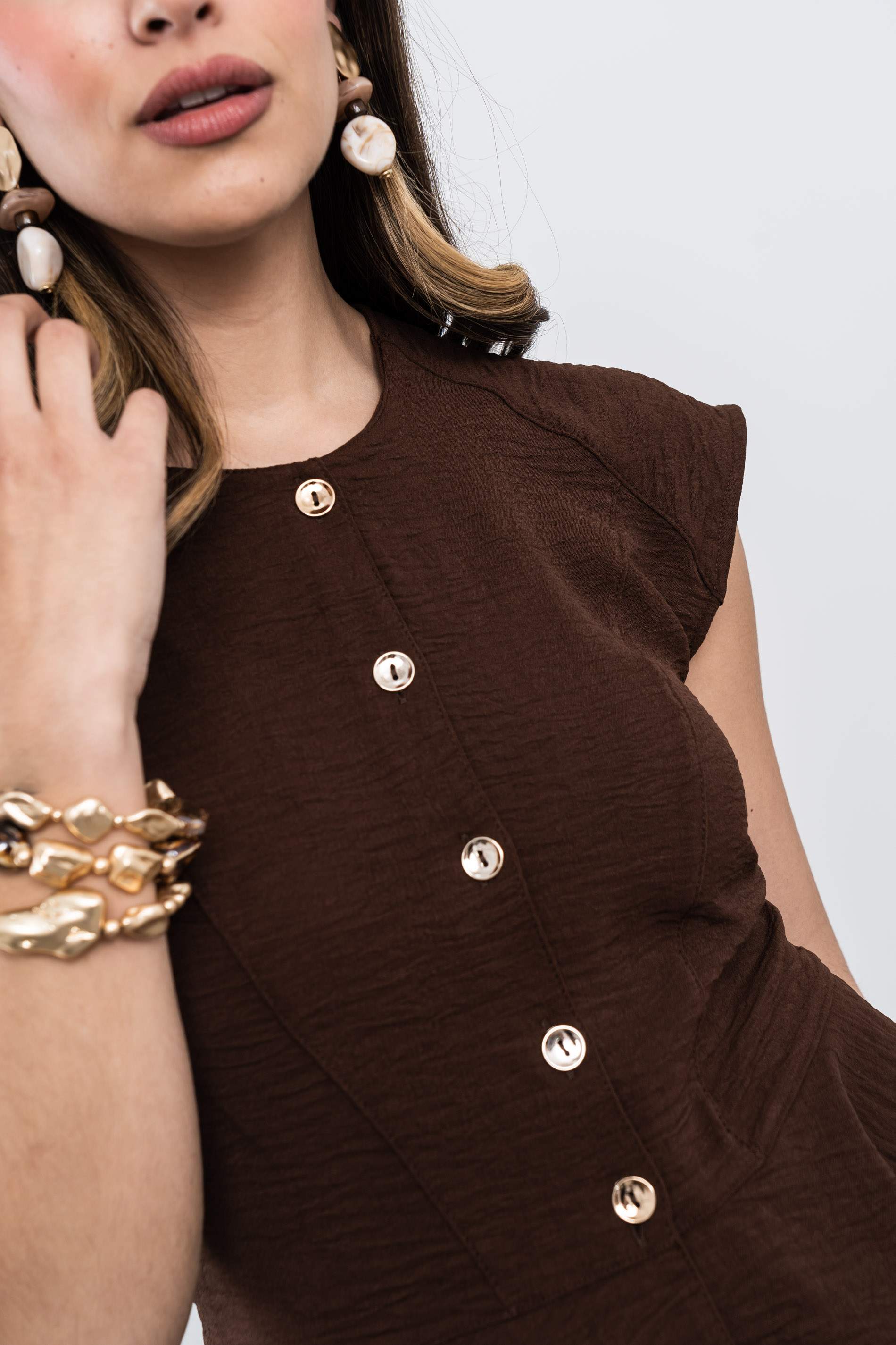 BLUSA BOTONES CAPA CHOCOLATE