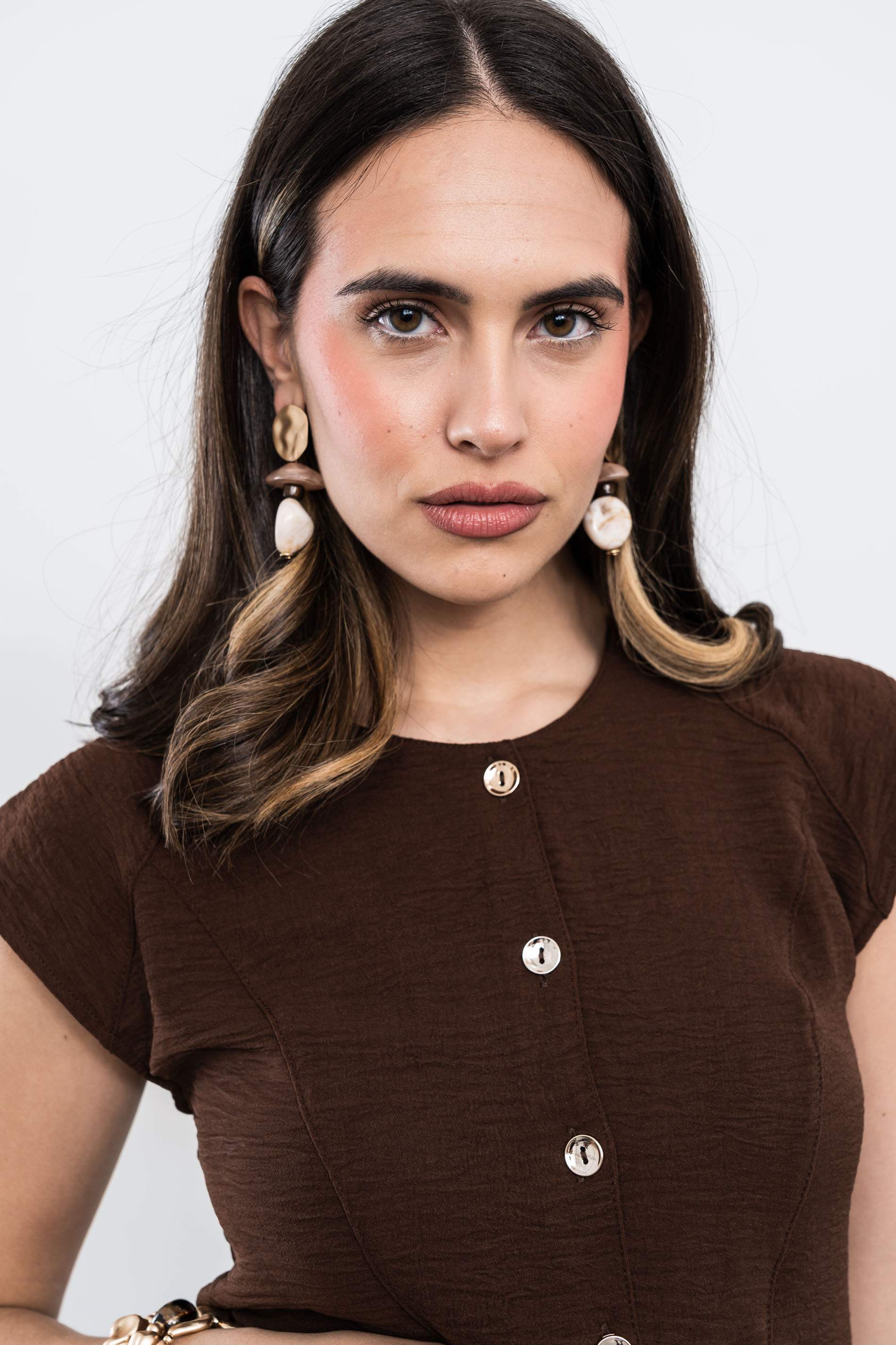 BLUSA BOTONES CAPA CHOCOLATE