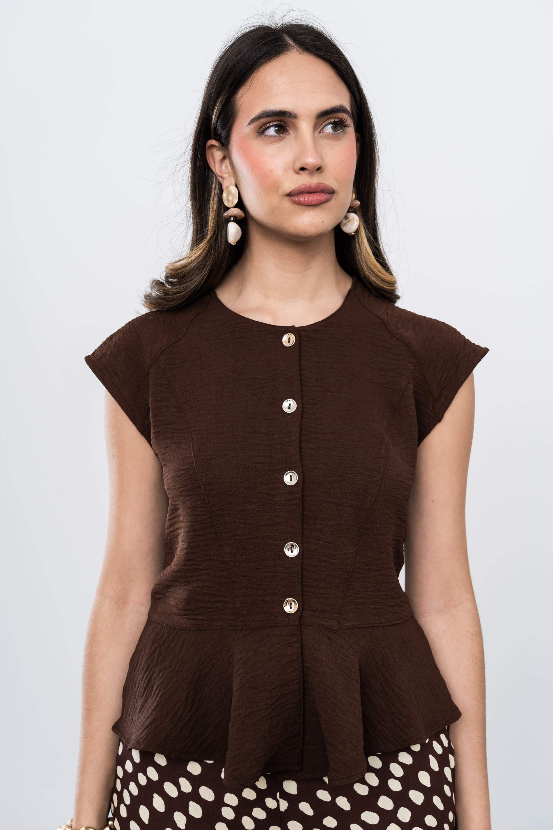 BLUSA BOTONES CAPA CHOCOLATE