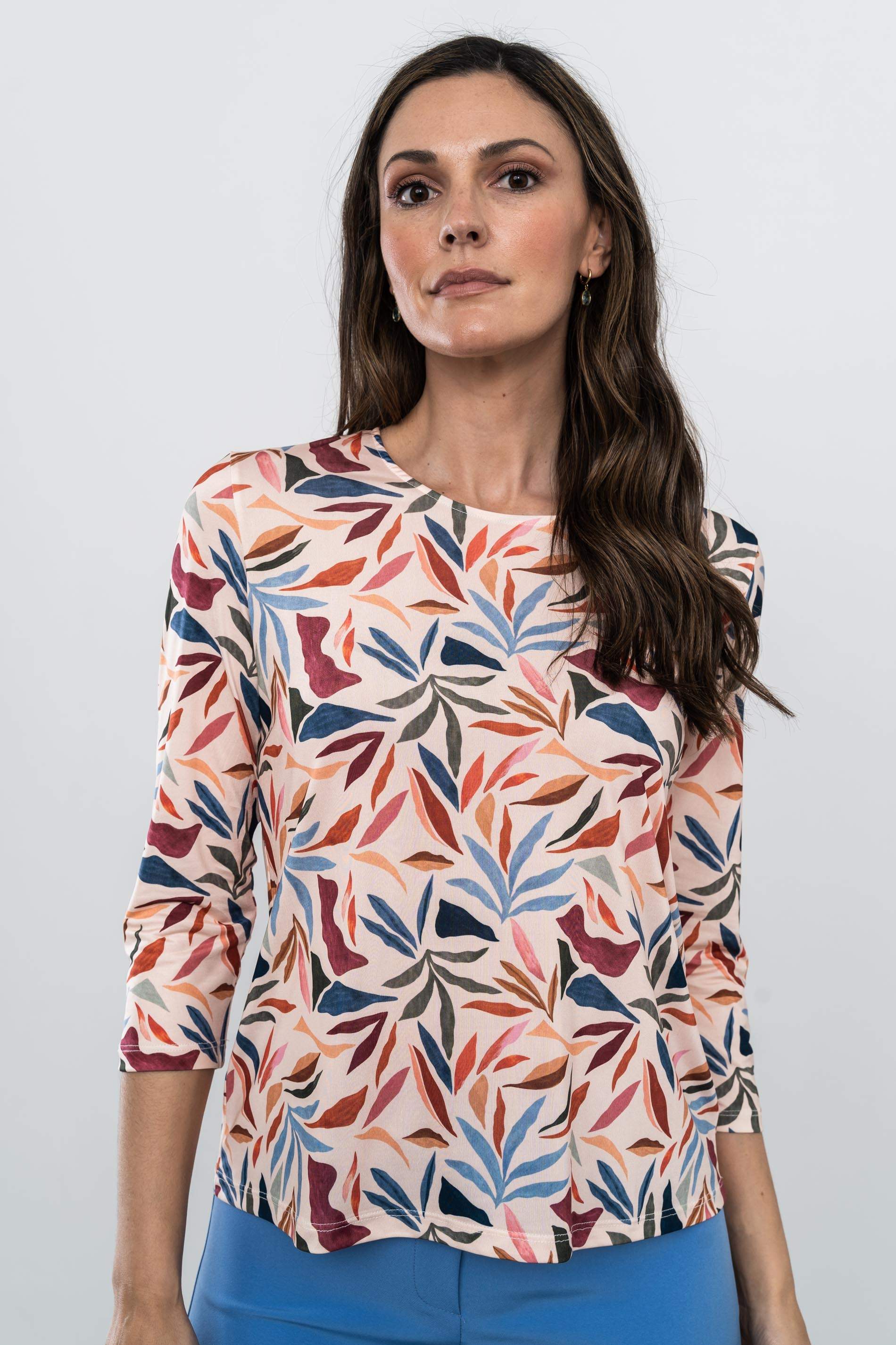 CAMISETA HOJAS COLOR BEIGE