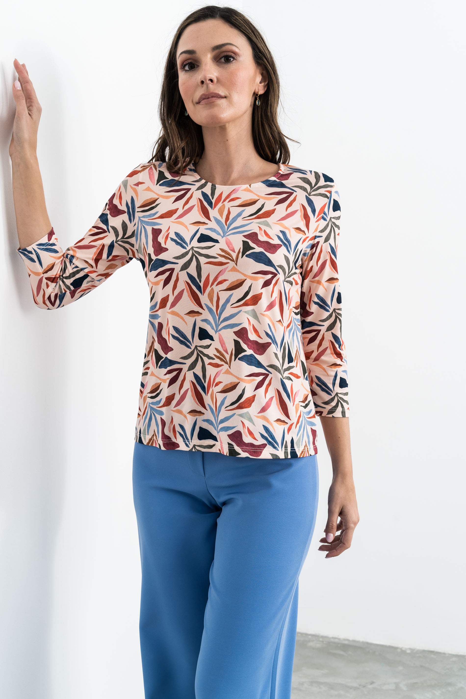 CAMISETA HOJAS COLOR BEIGE