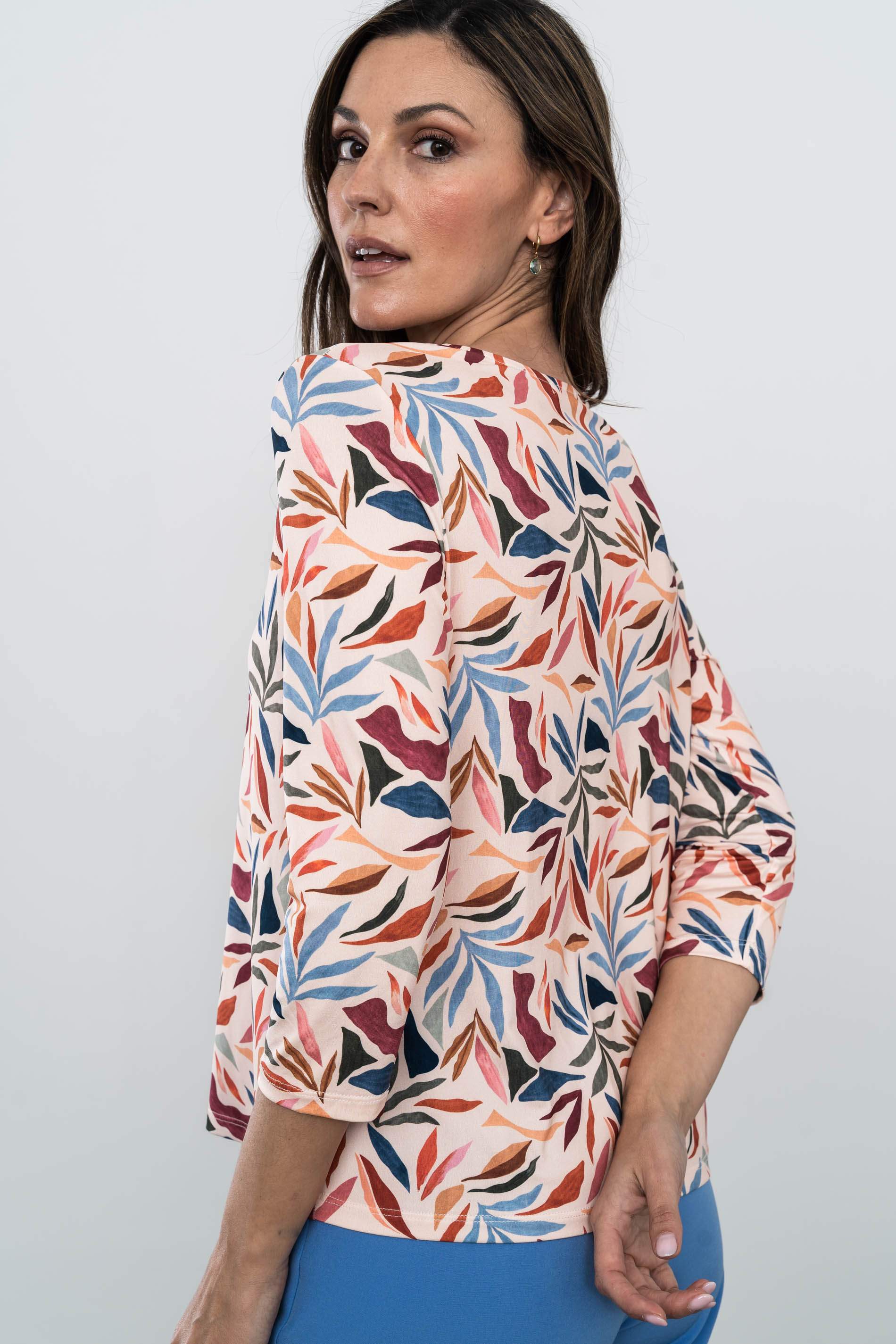 CAMISETA HOJAS COLOR BEIGE