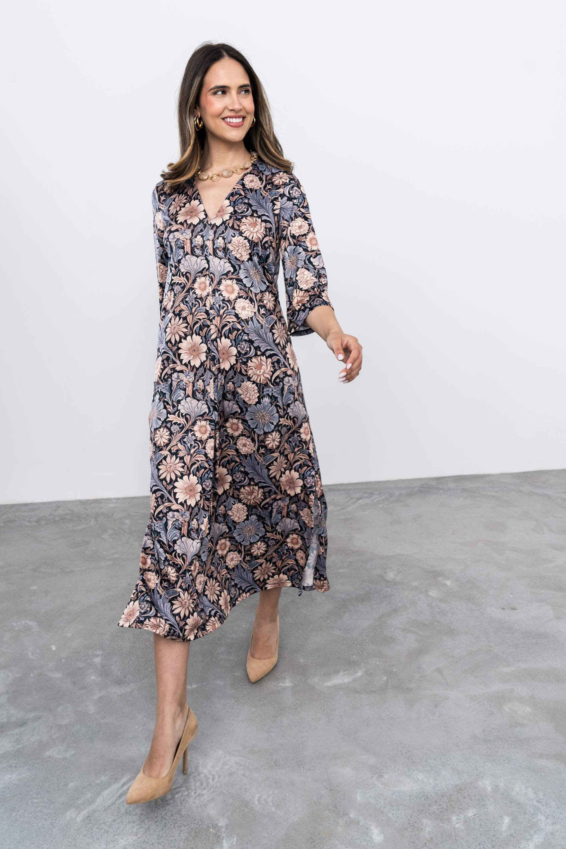 VESTIDO FUELLE CUELLO PICO FLORAL