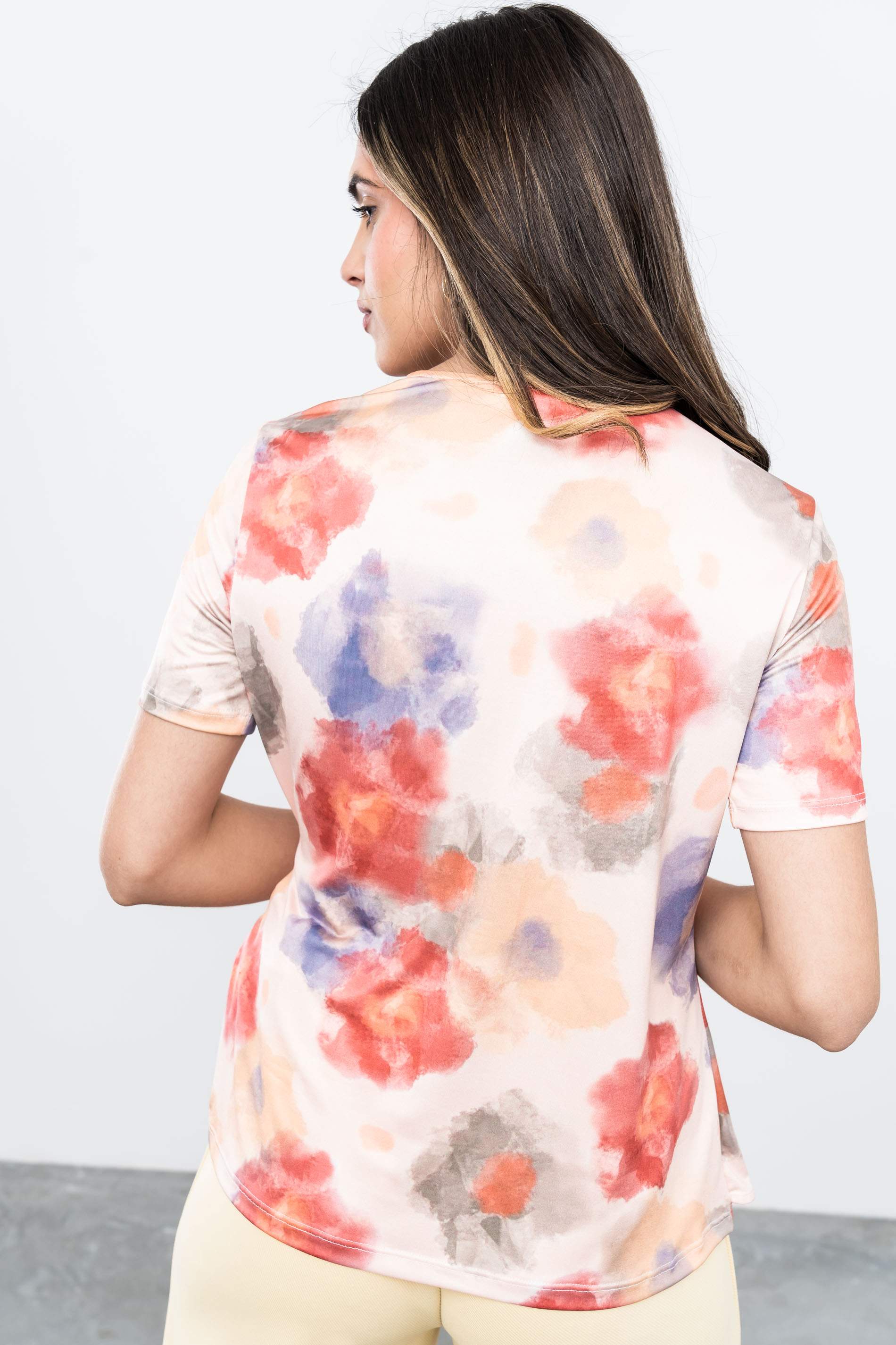 CAMISETA NUDO FLOR ACUARELA
