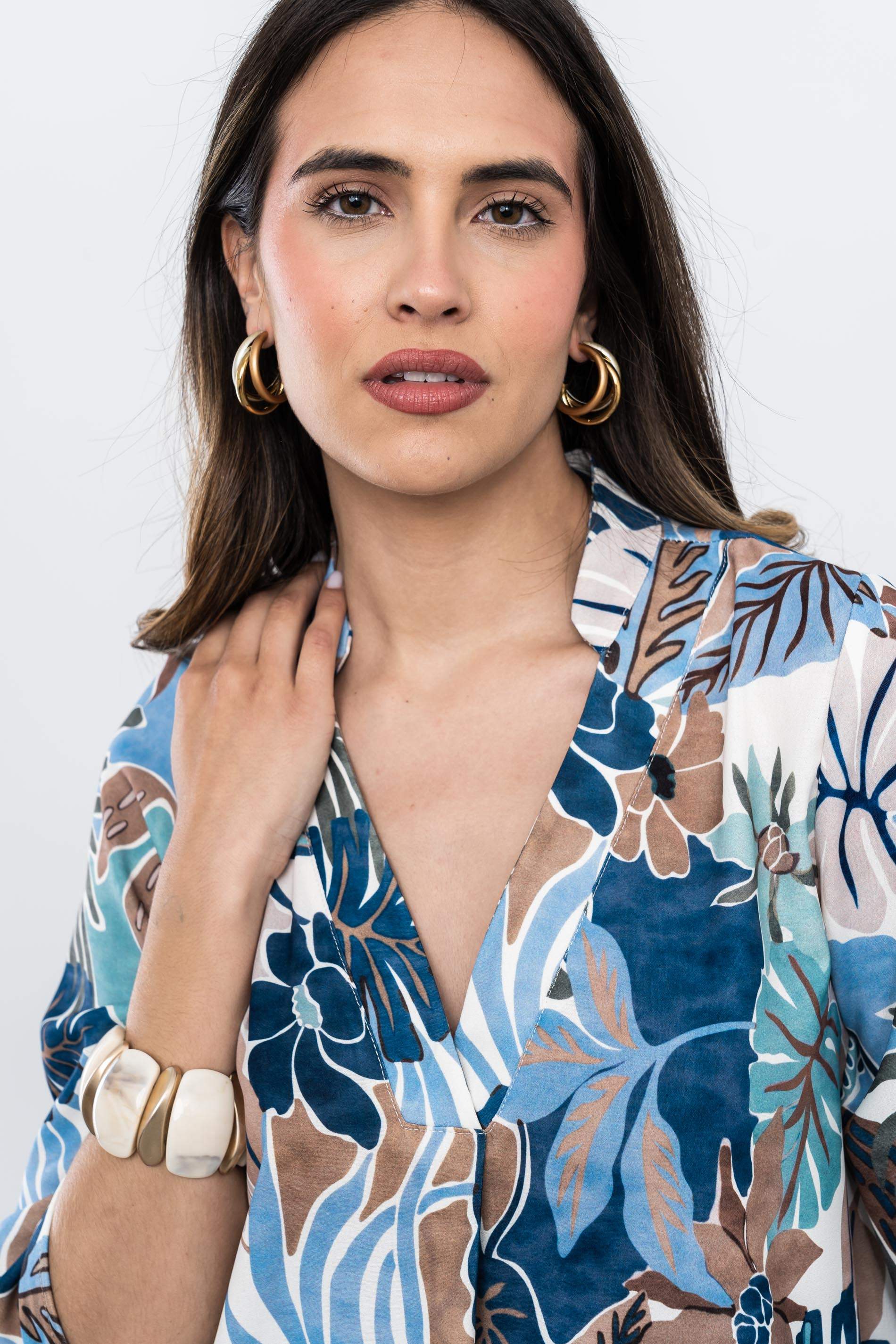 VESTIDO CUELLO TIRA HOJAS