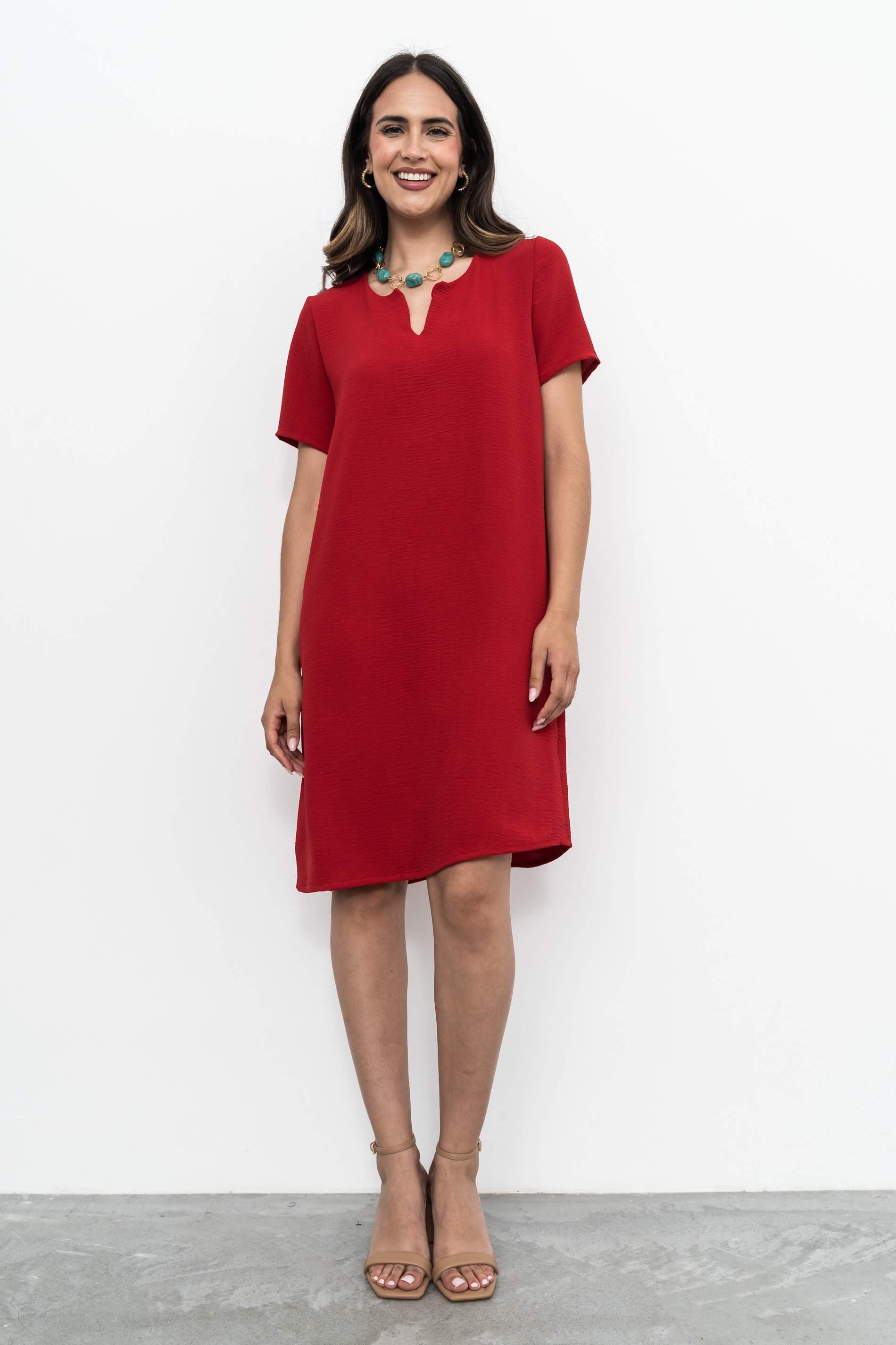 VESTIDO CUELLO UVE ROJO