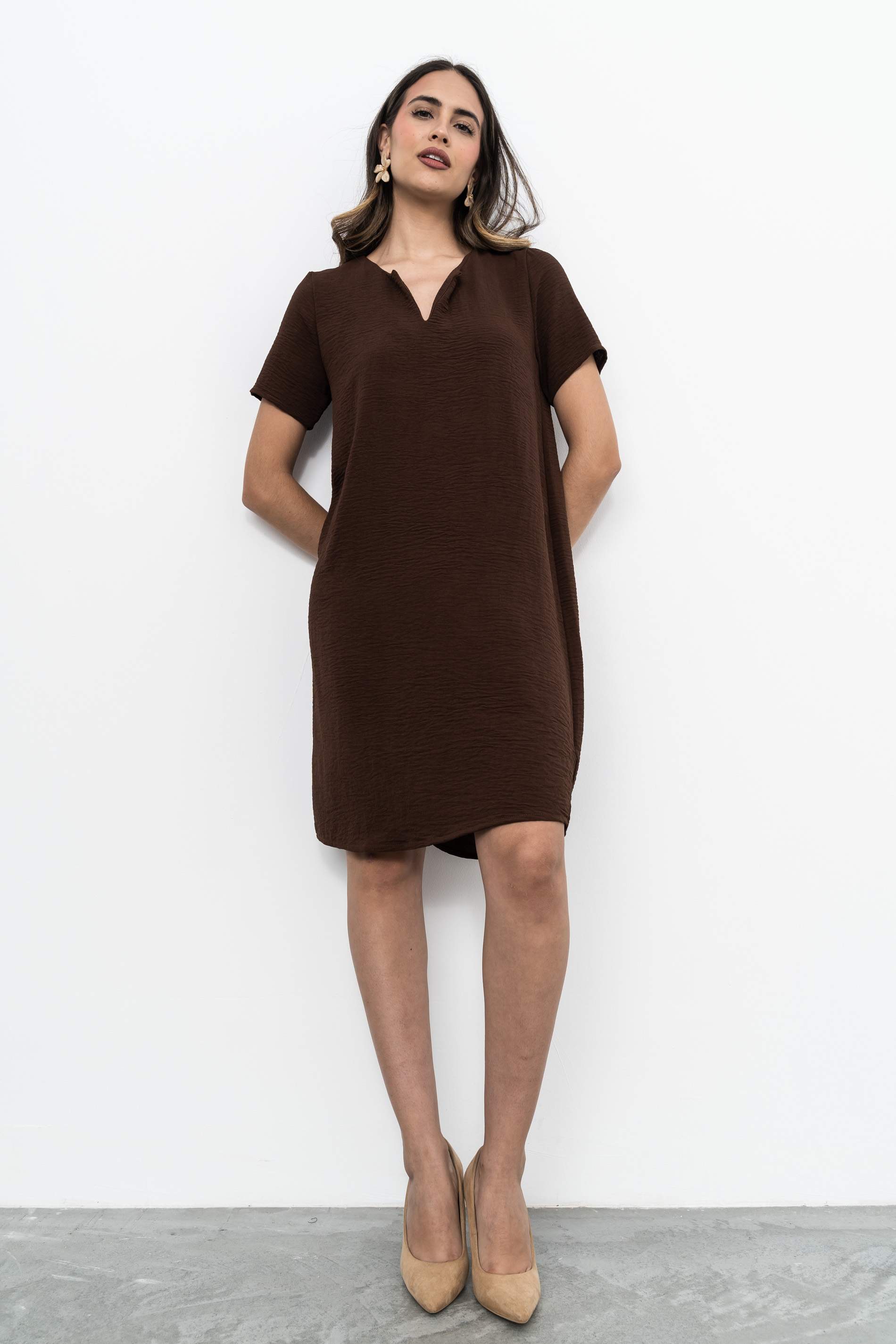 VESTIDO CUELLO UVE CHOCOLATE