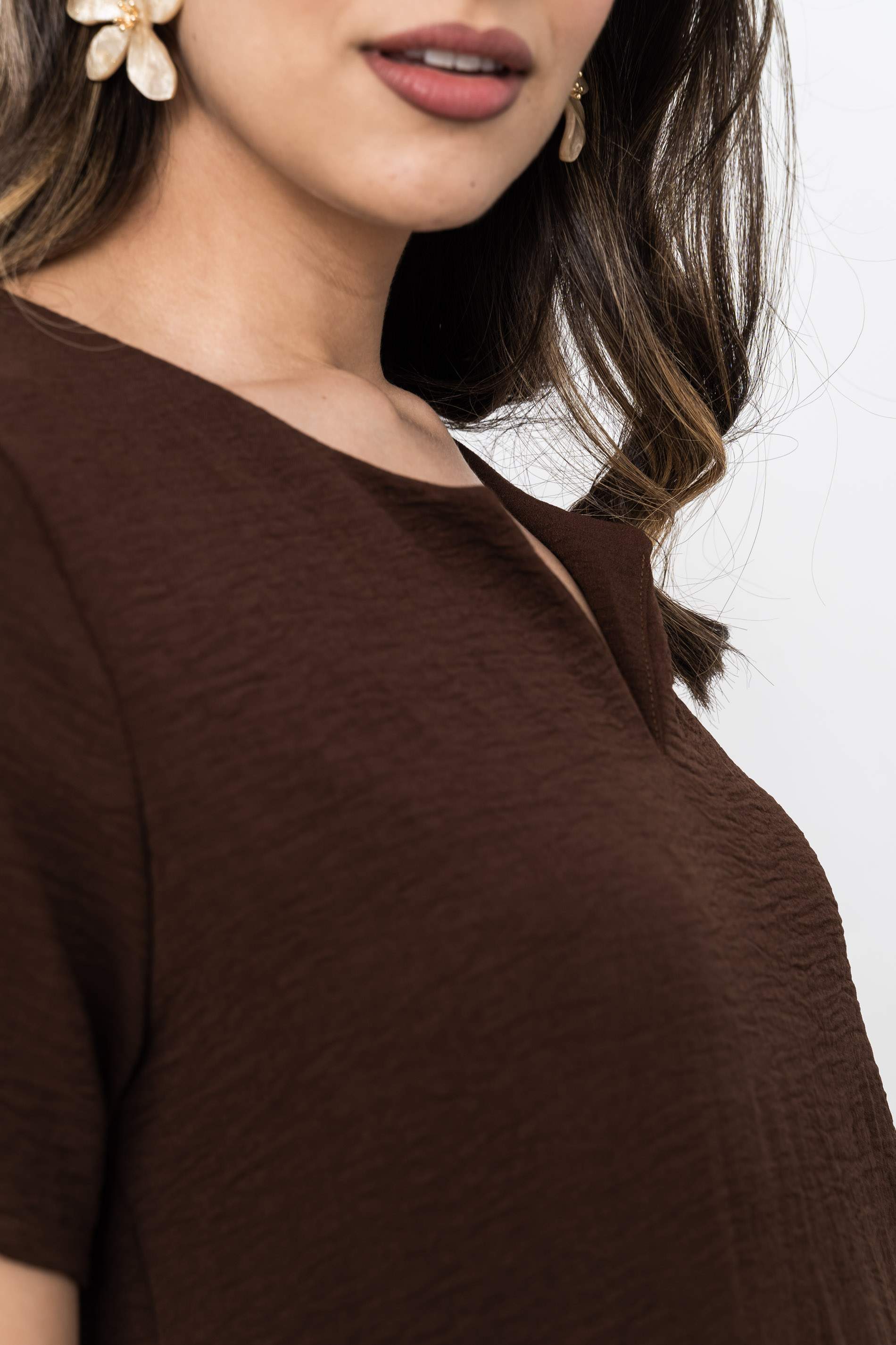VESTIDO CUELLO UVE CHOCOLATE