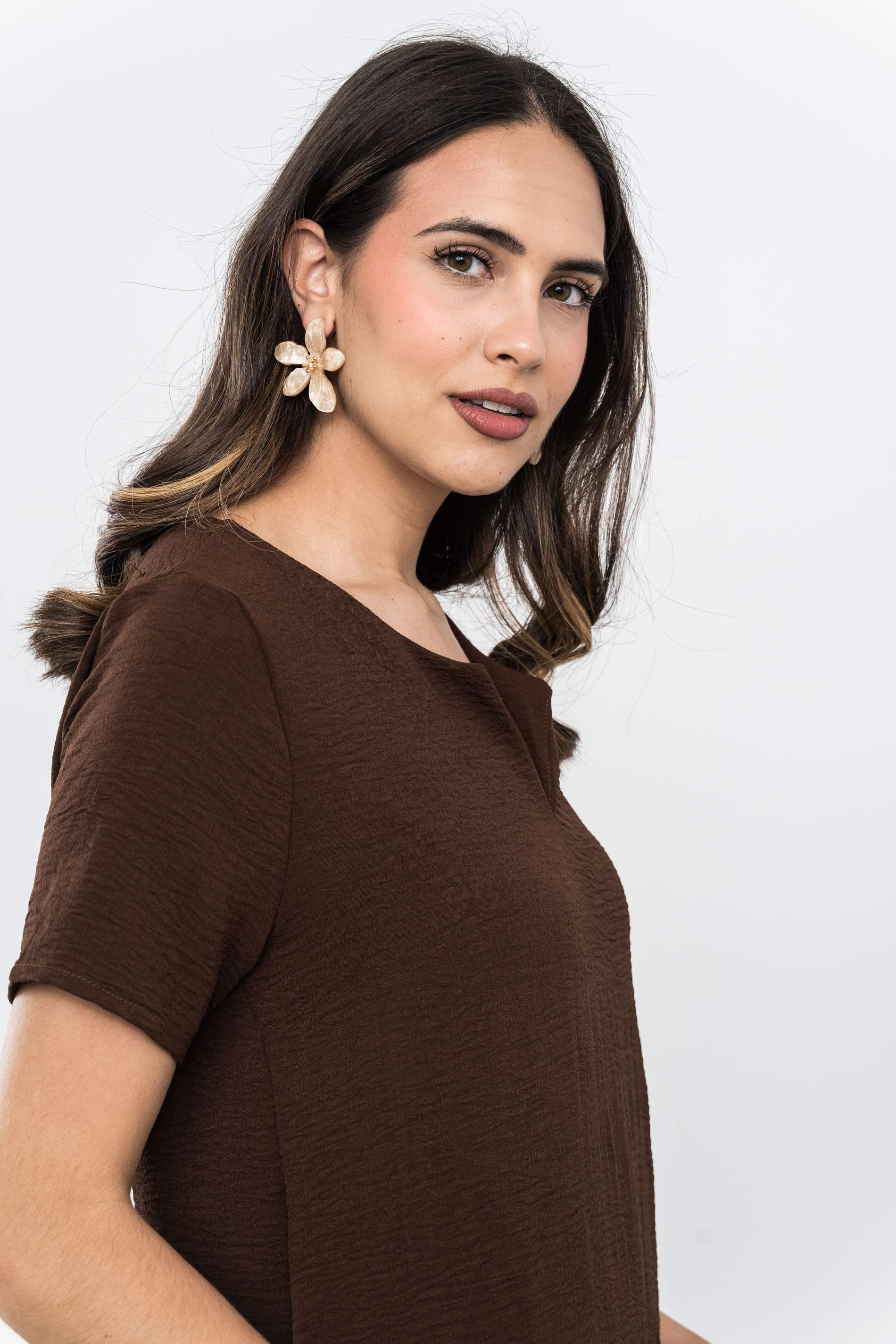 VESTIDO CUELLO UVE CHOCOLATE