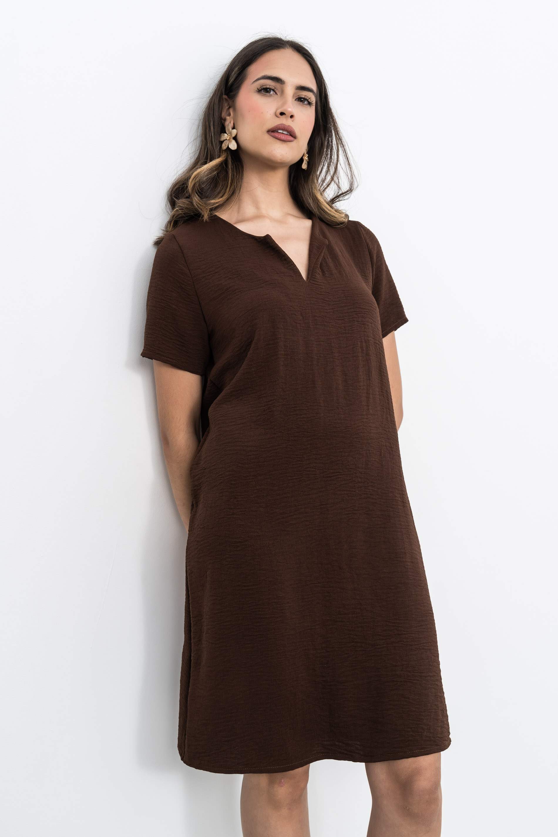 VESTIDO CUELLO UVE CHOCOLATE