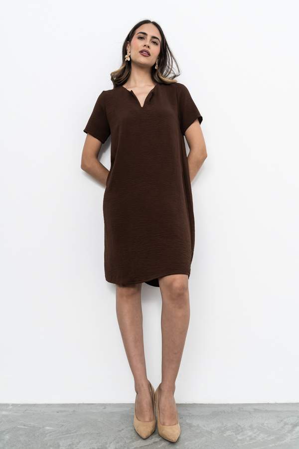 VESTIDO CUELLO UVE CHOCOLATE
