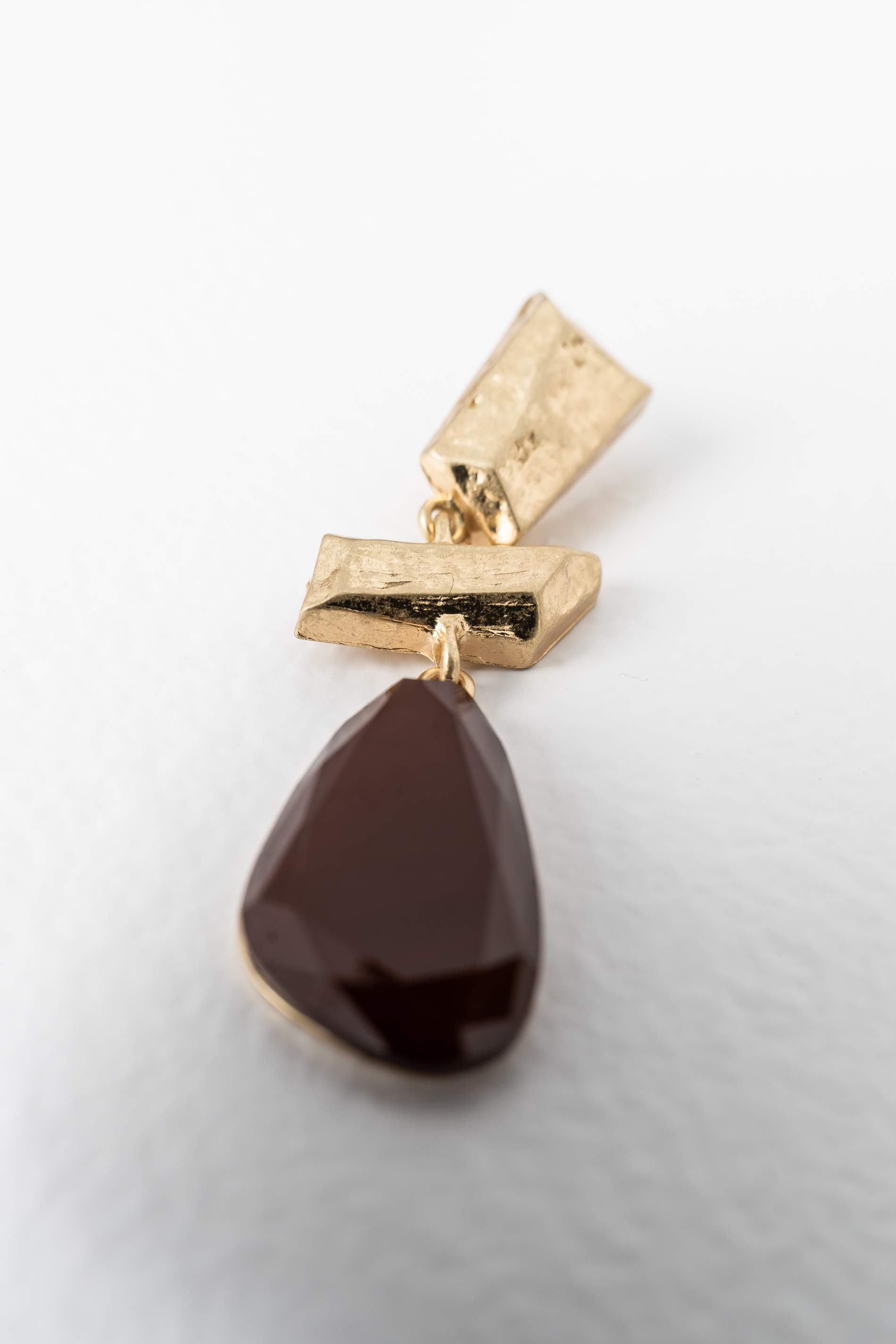 PENDIENTE TEXTURA PIEDRA CHOCOLATE