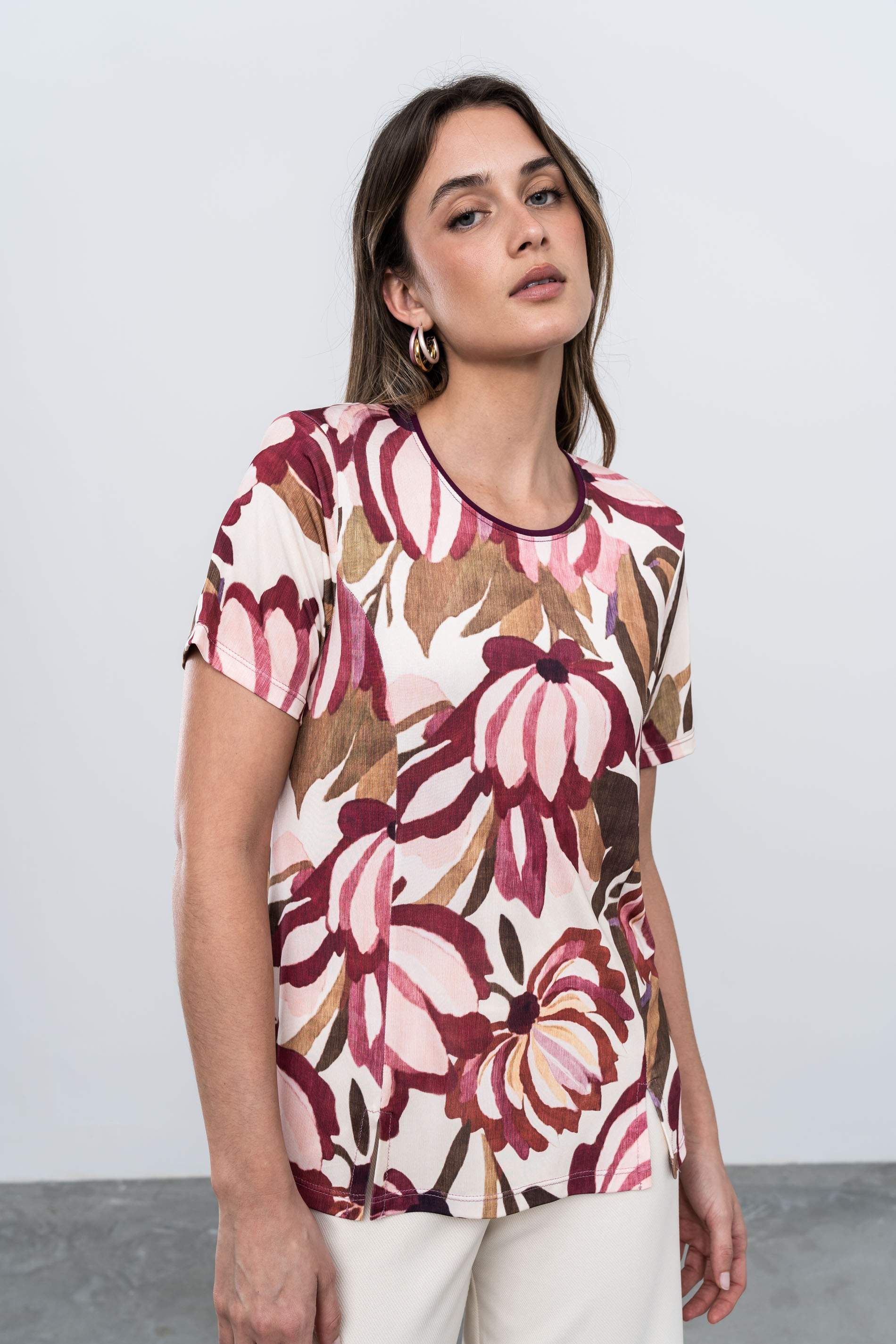CAMISETA ABERTURAS FLORAL