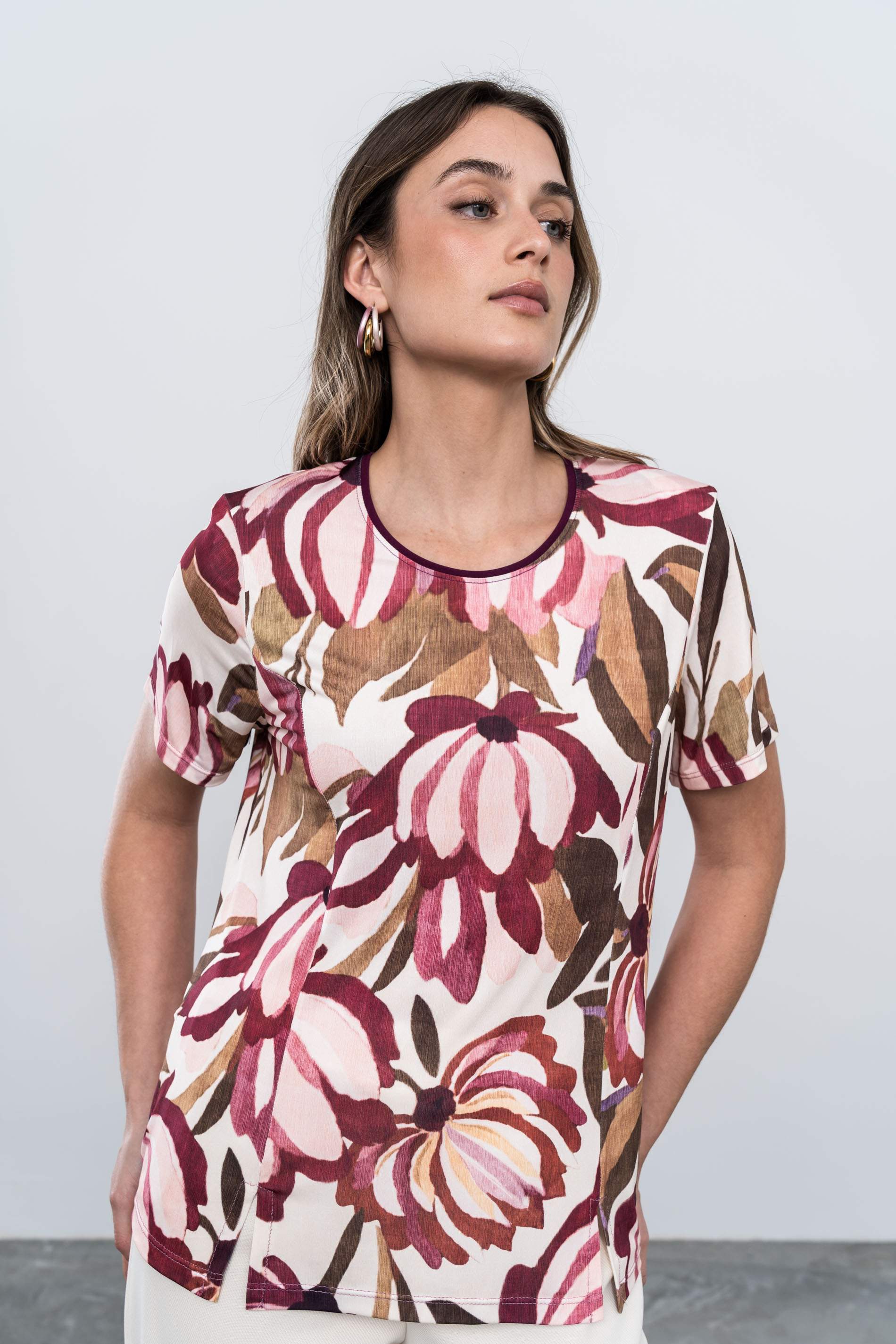 CAMISETA ABERTURAS FLORAL