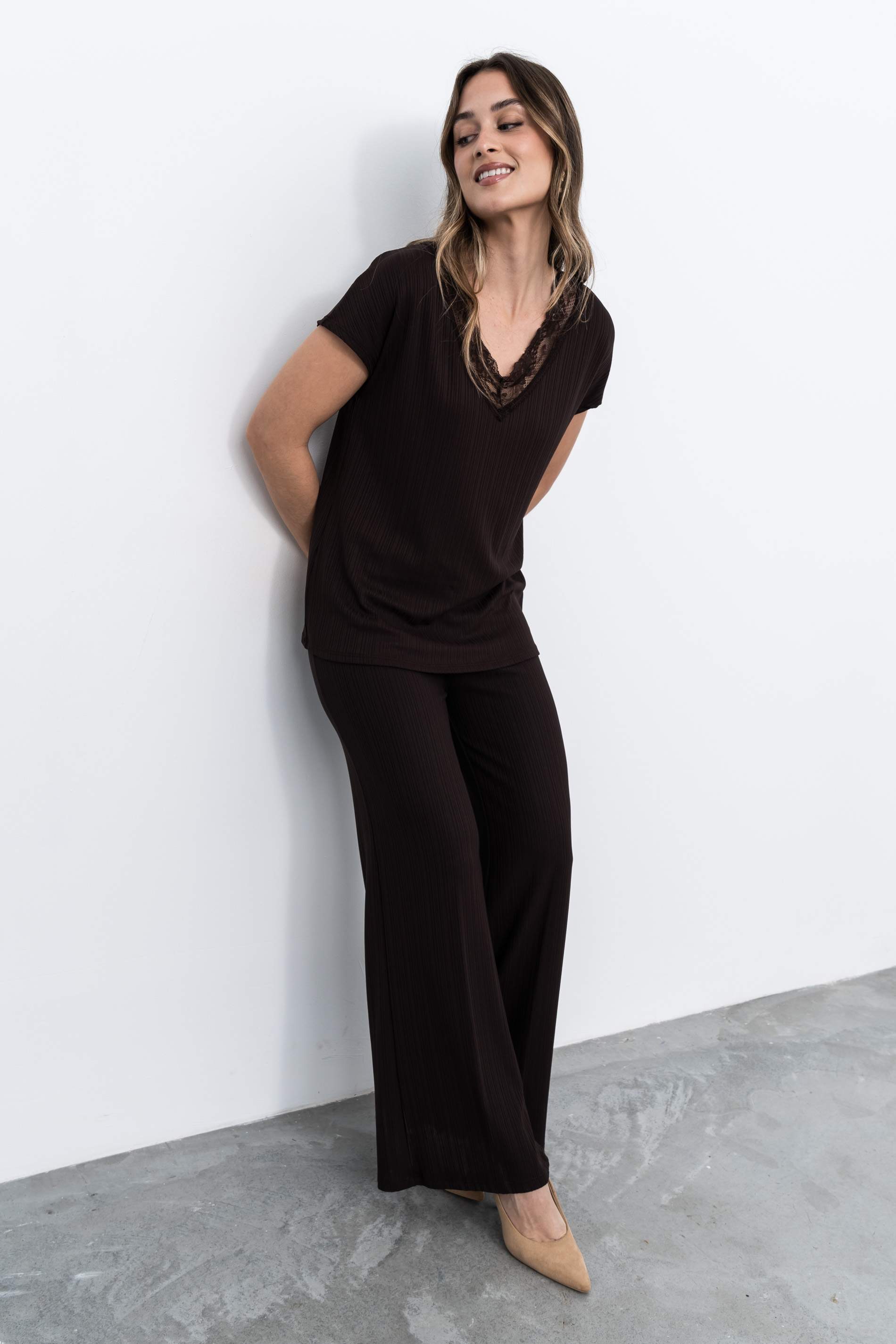 PANTALÓN FLUIDO TEXTURA CHOCOLATE