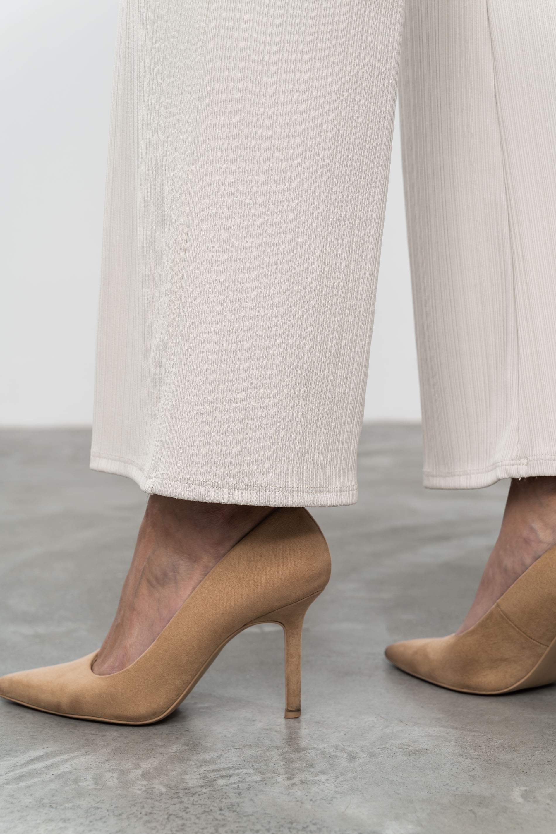 PANTALÓN FLUIDO TEXTURA BEIGE