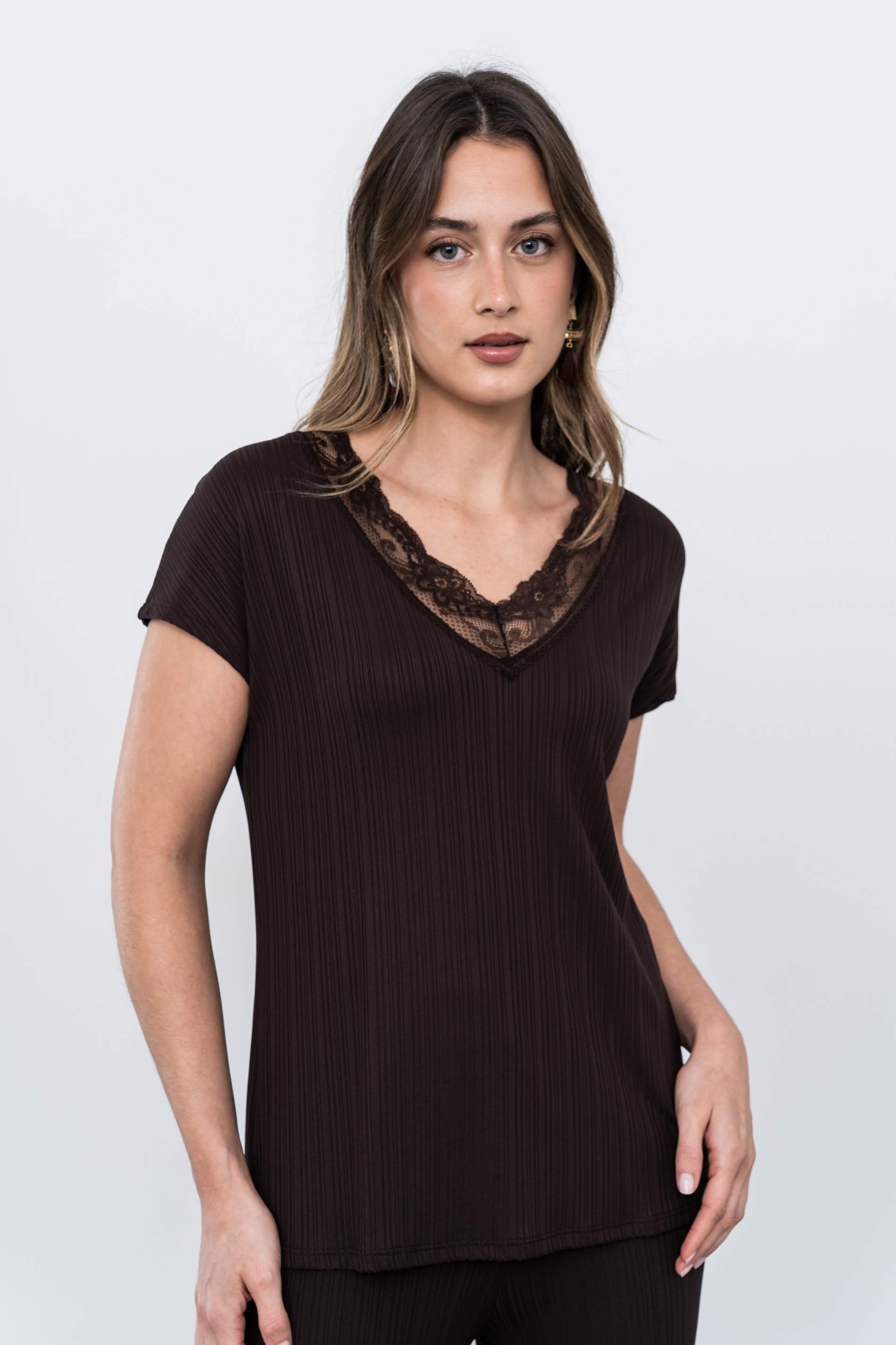 CAMISETA TEXTURA ENCAJE CHOCOLATE